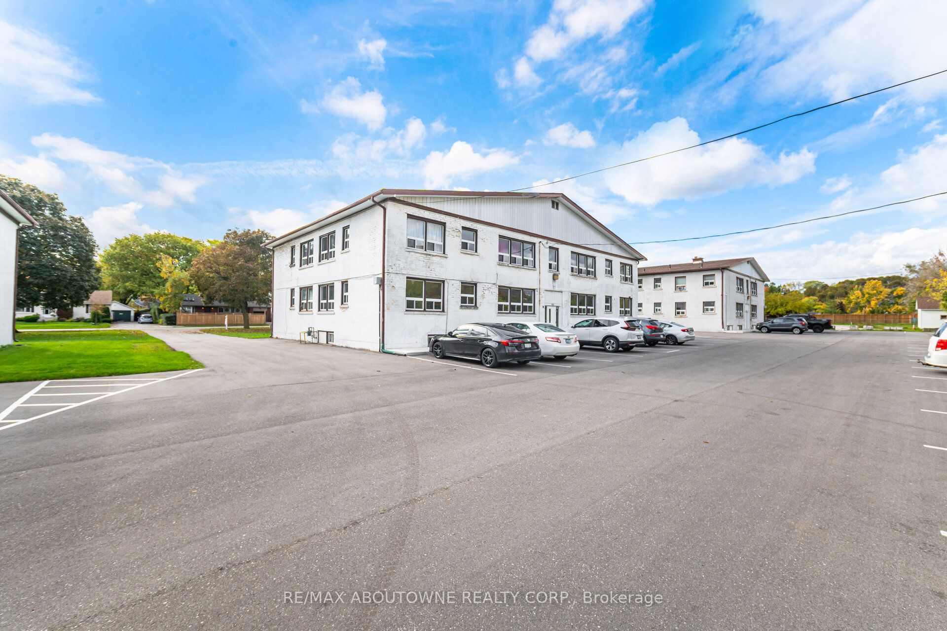 1031 Churchill Avenue, Oakville ‣ W12482483 1031 Churchill Avenue, Oakville ‣ W12482483