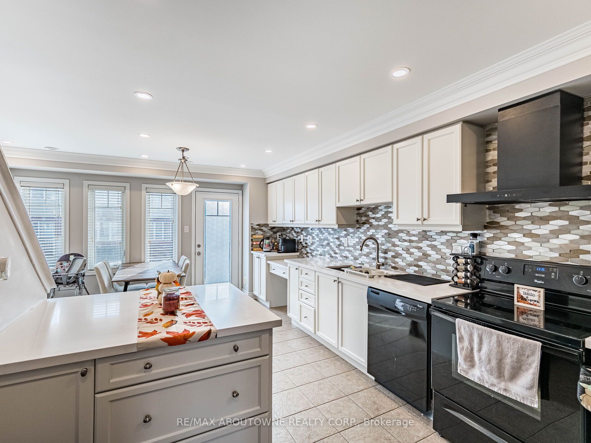 6020 Derry Road, Milton ‣ W12482723 6020 Derry Road, Milton ‣ W12482723