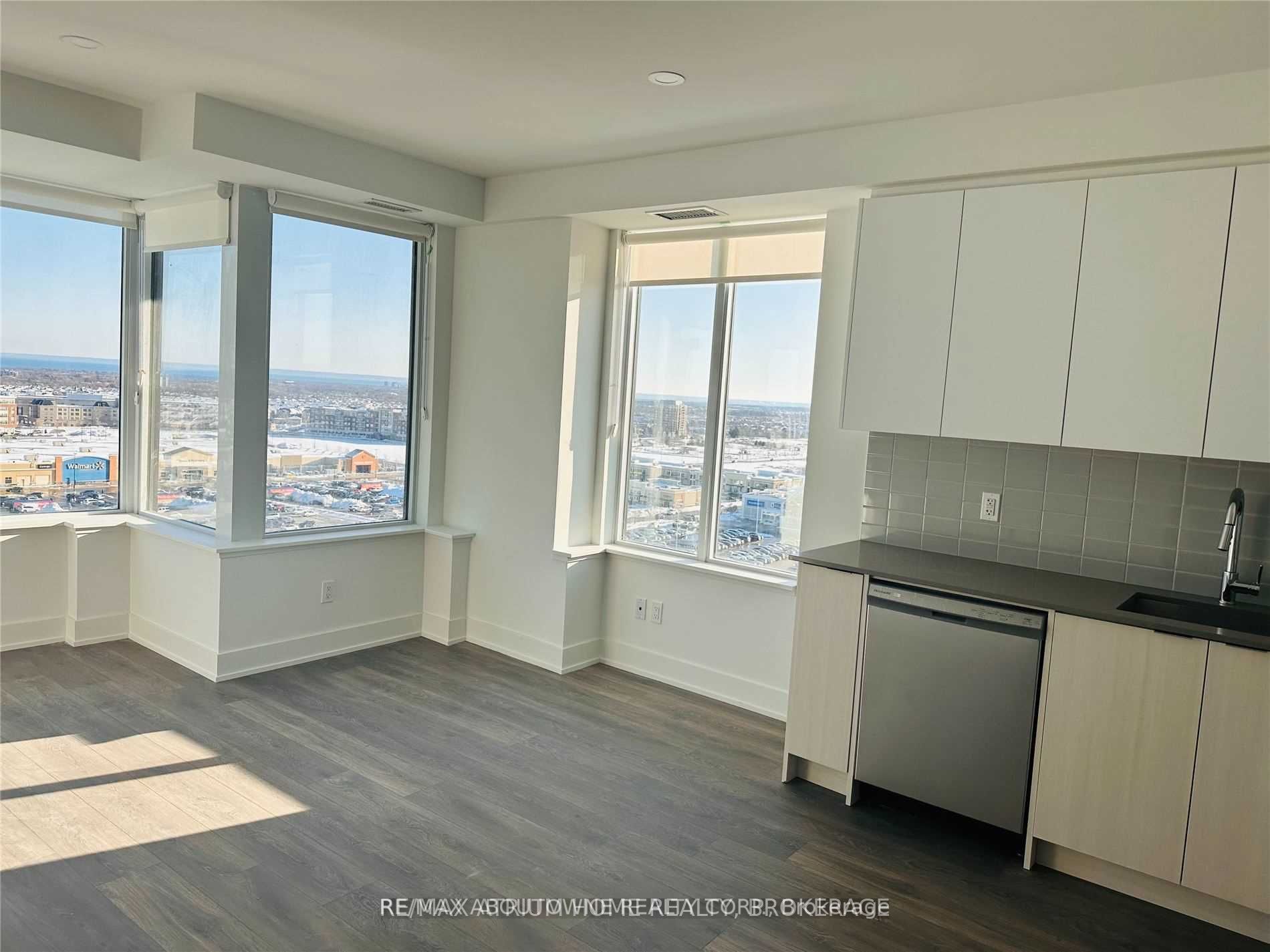 13 – 2489 Taunton Road, Oakville ‣ W12484941 13 – 2489 Taunton Road, Oakville ‣ W12484941