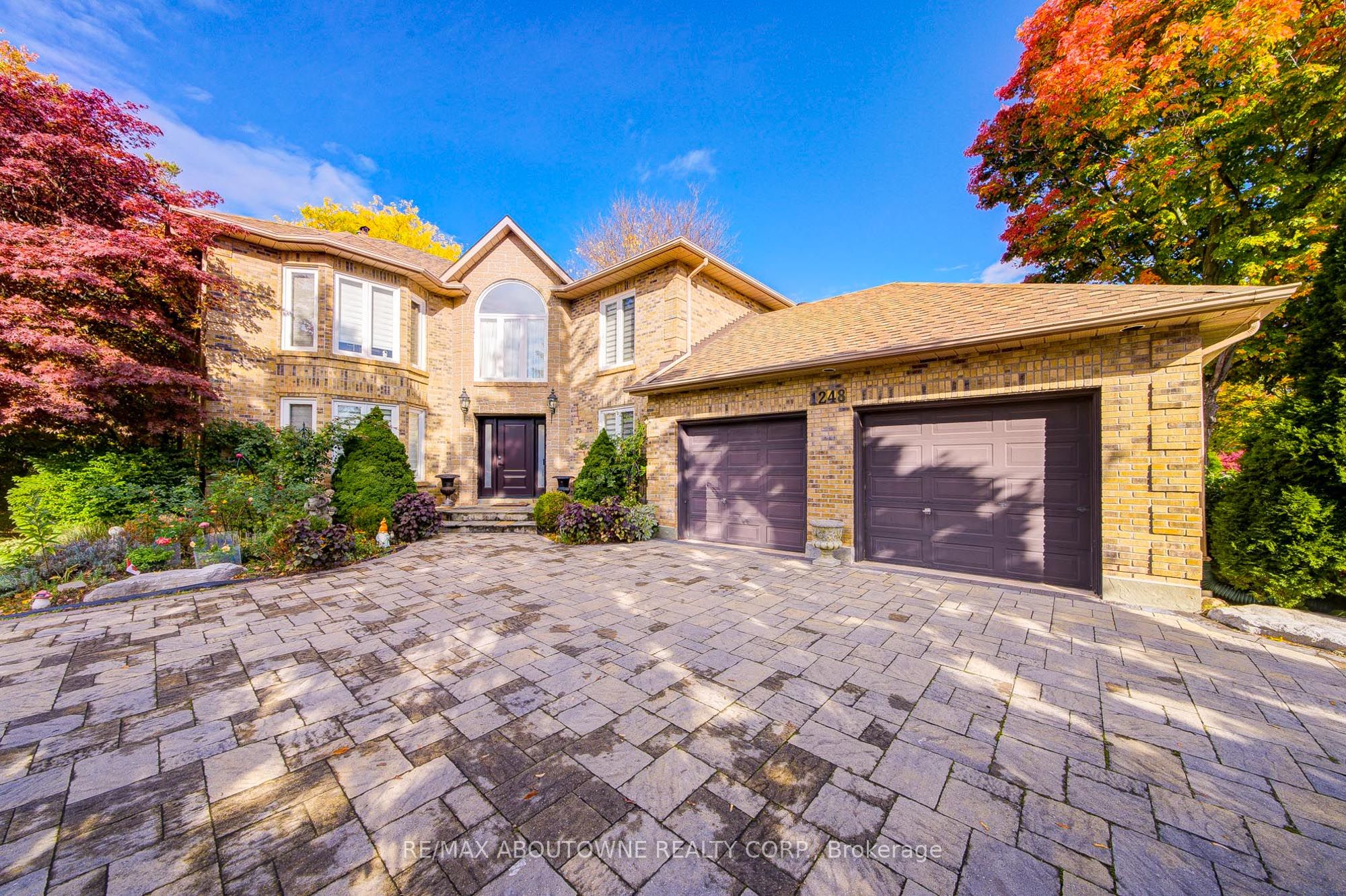 1248 Old Colony Road, Oakville ‣ W12485195 1248 Old Colony Road, Oakville ‣ W12485195
