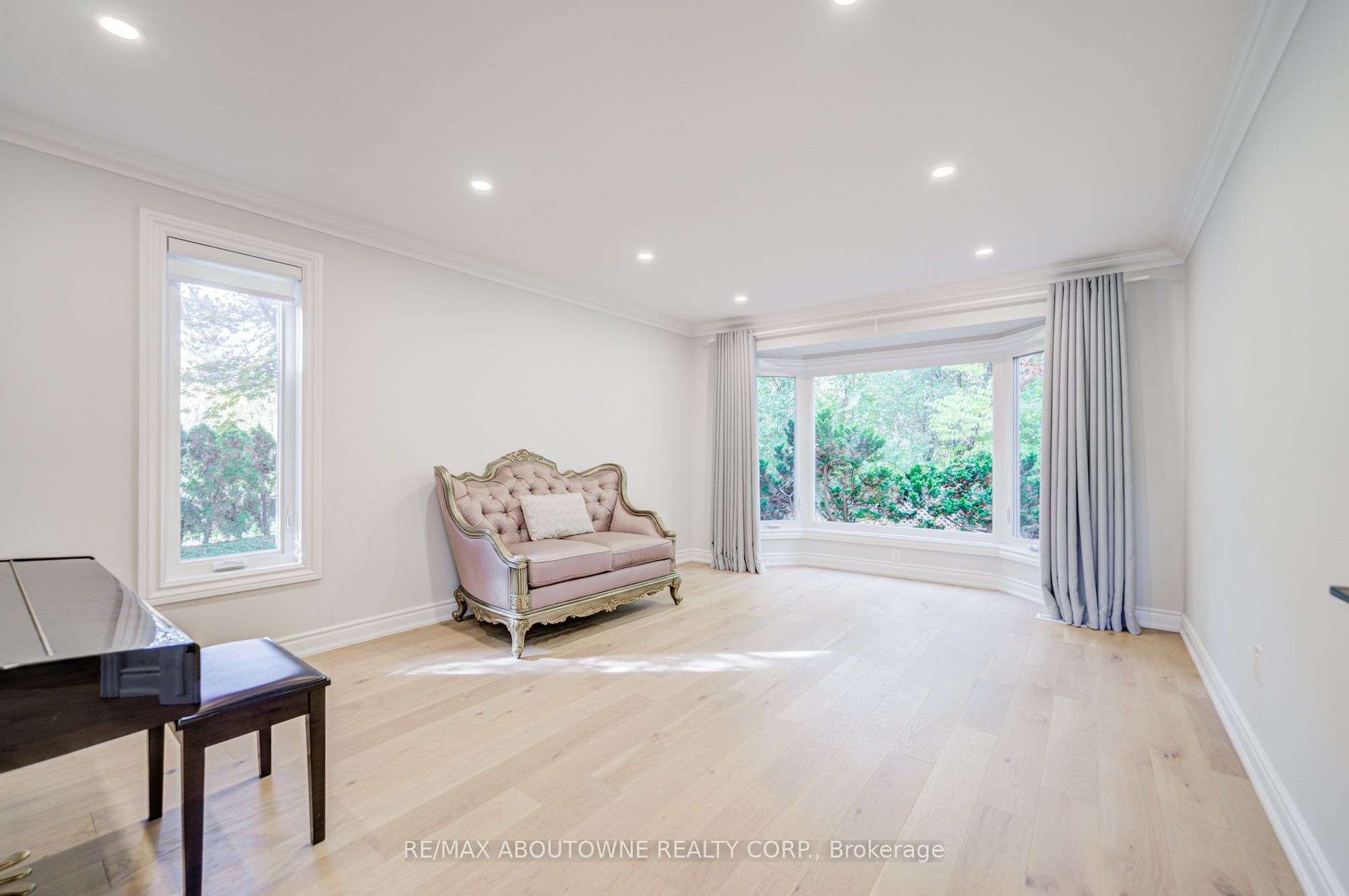 1248 Old Colony Road, Oakville ‣ W12485195 1248 Old Colony Road, Oakville ‣ W12485195