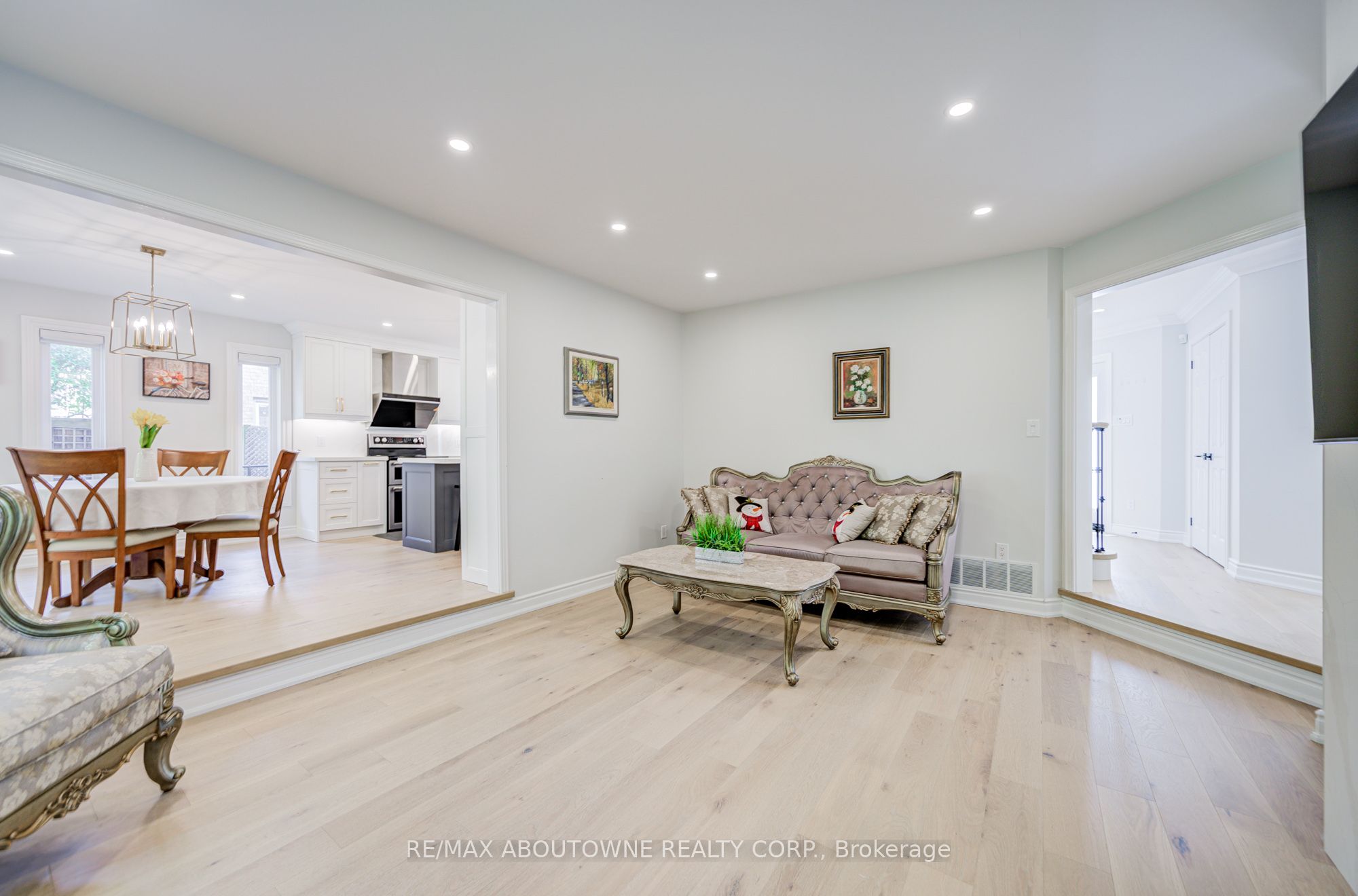 1248 Old Colony Road, Oakville ‣ W12485195 1248 Old Colony Road, Oakville ‣ W12485195