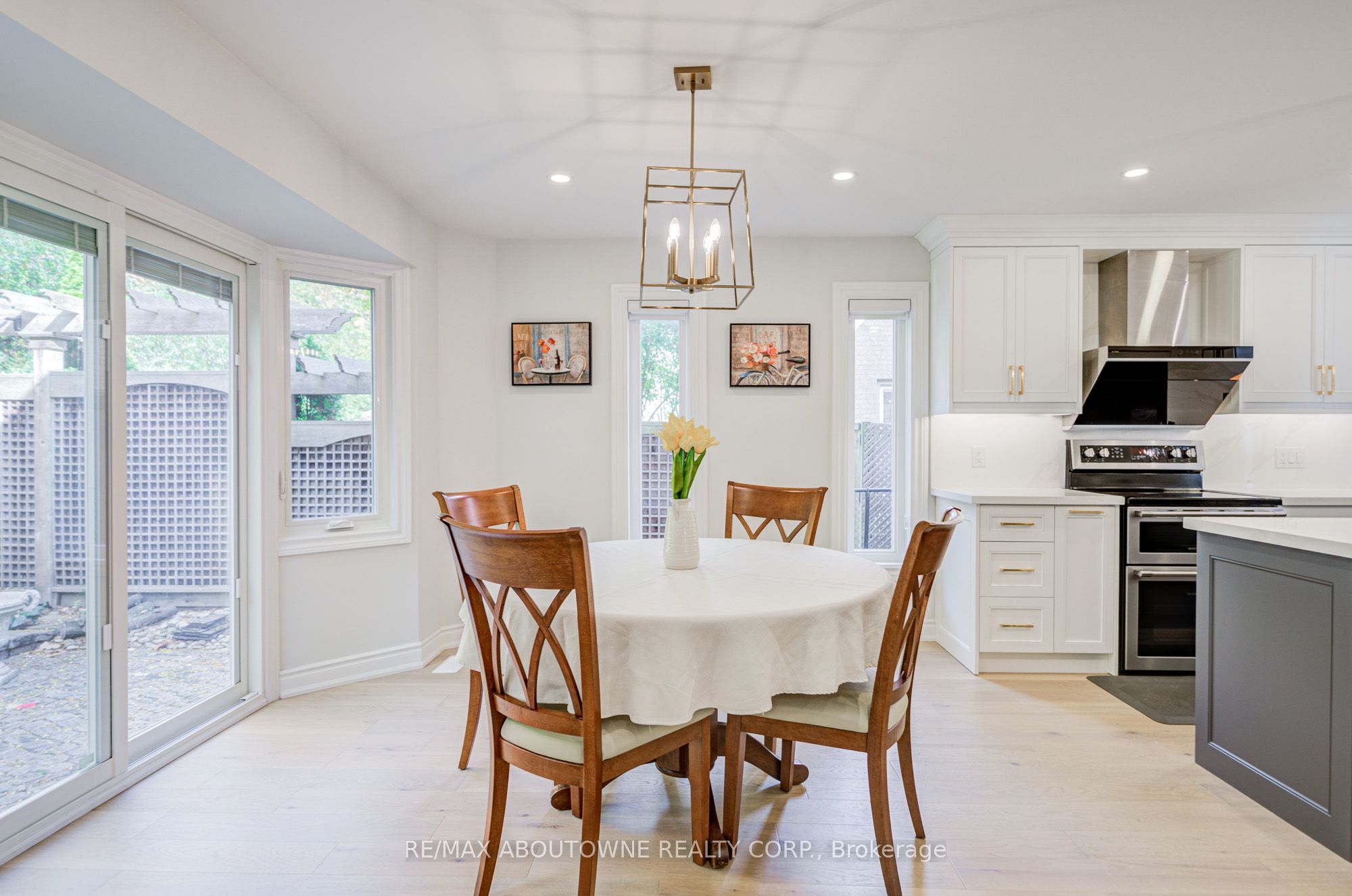 1248 Old Colony Road, Oakville ‣ W12485195 1248 Old Colony Road, Oakville ‣ W12485195