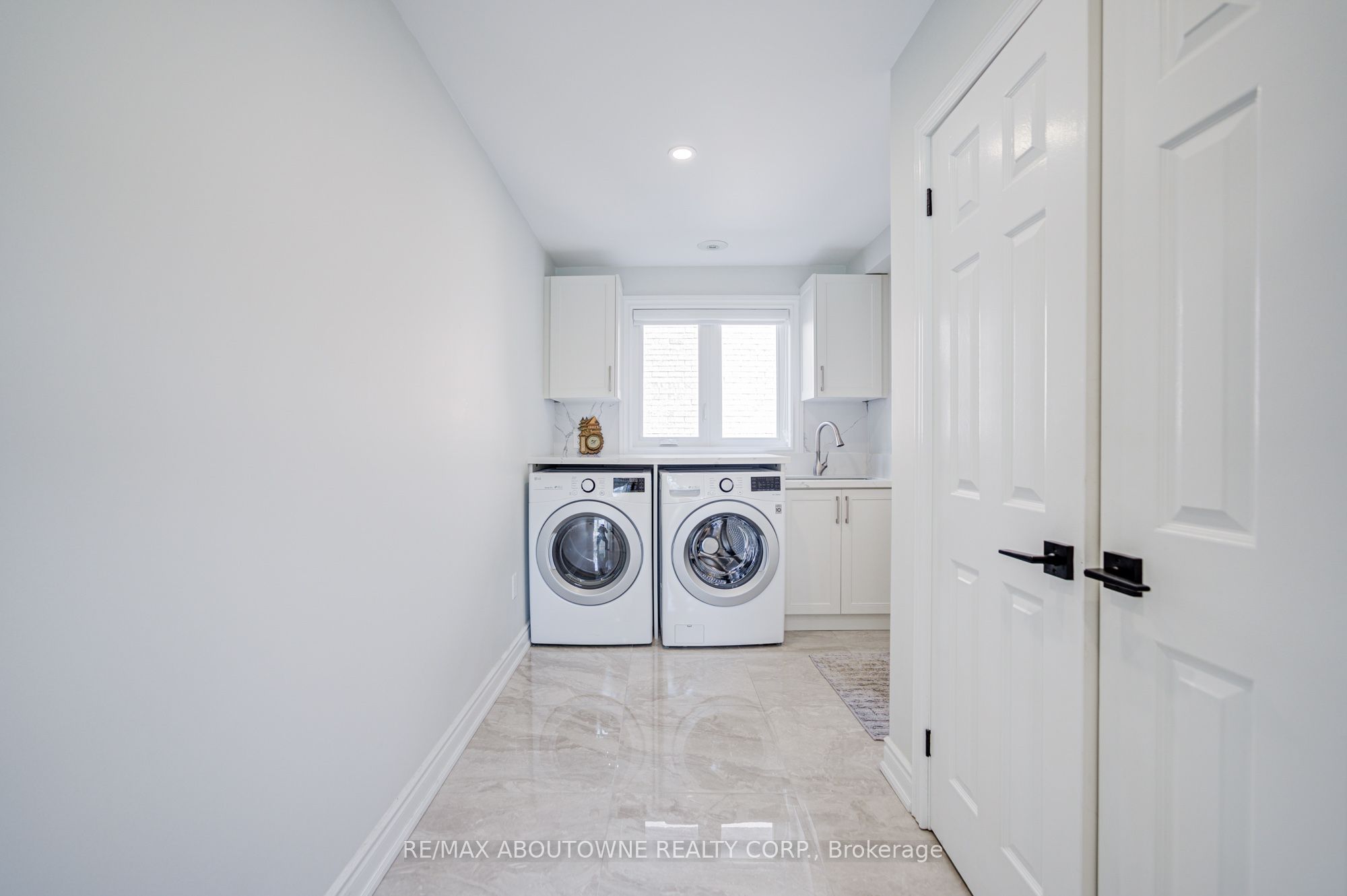 1248 Old Colony Road, Oakville ‣ W12485195 1248 Old Colony Road, Oakville ‣ W12485195