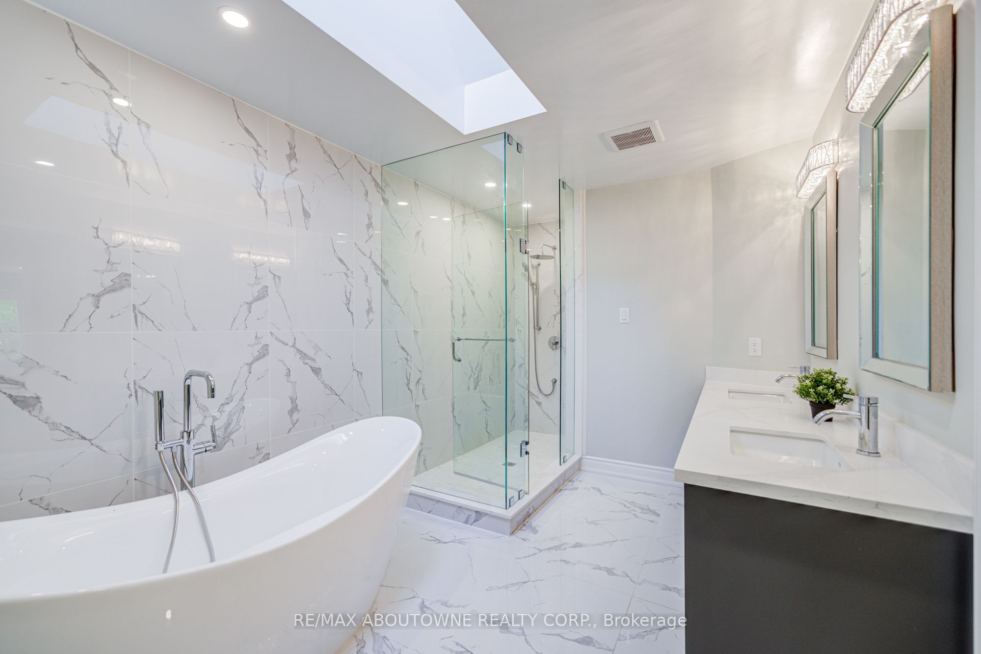 1248 Old Colony Road, Oakville ‣ W12485195 1248 Old Colony Road, Oakville ‣ W12485195