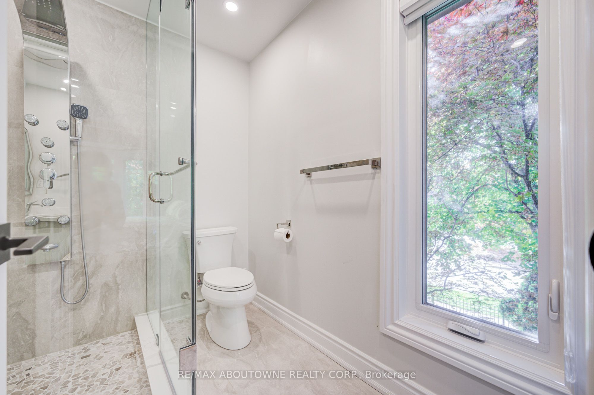 1248 Old Colony Road, Oakville ‣ W12485195 1248 Old Colony Road, Oakville ‣ W12485195