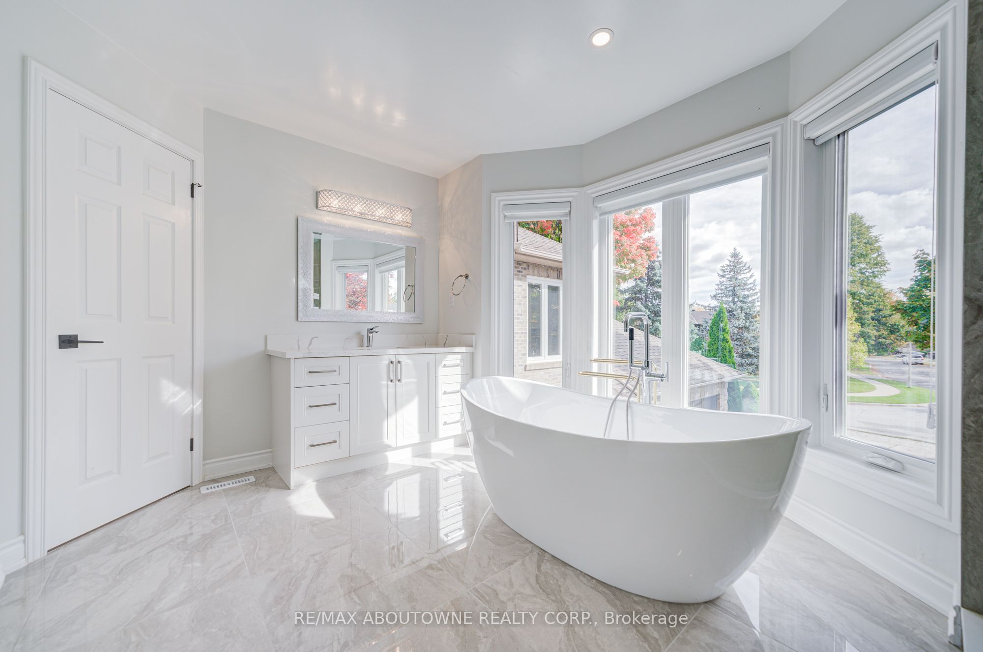 1248 Old Colony Road, Oakville ‣ W12485195 1248 Old Colony Road, Oakville ‣ W12485195