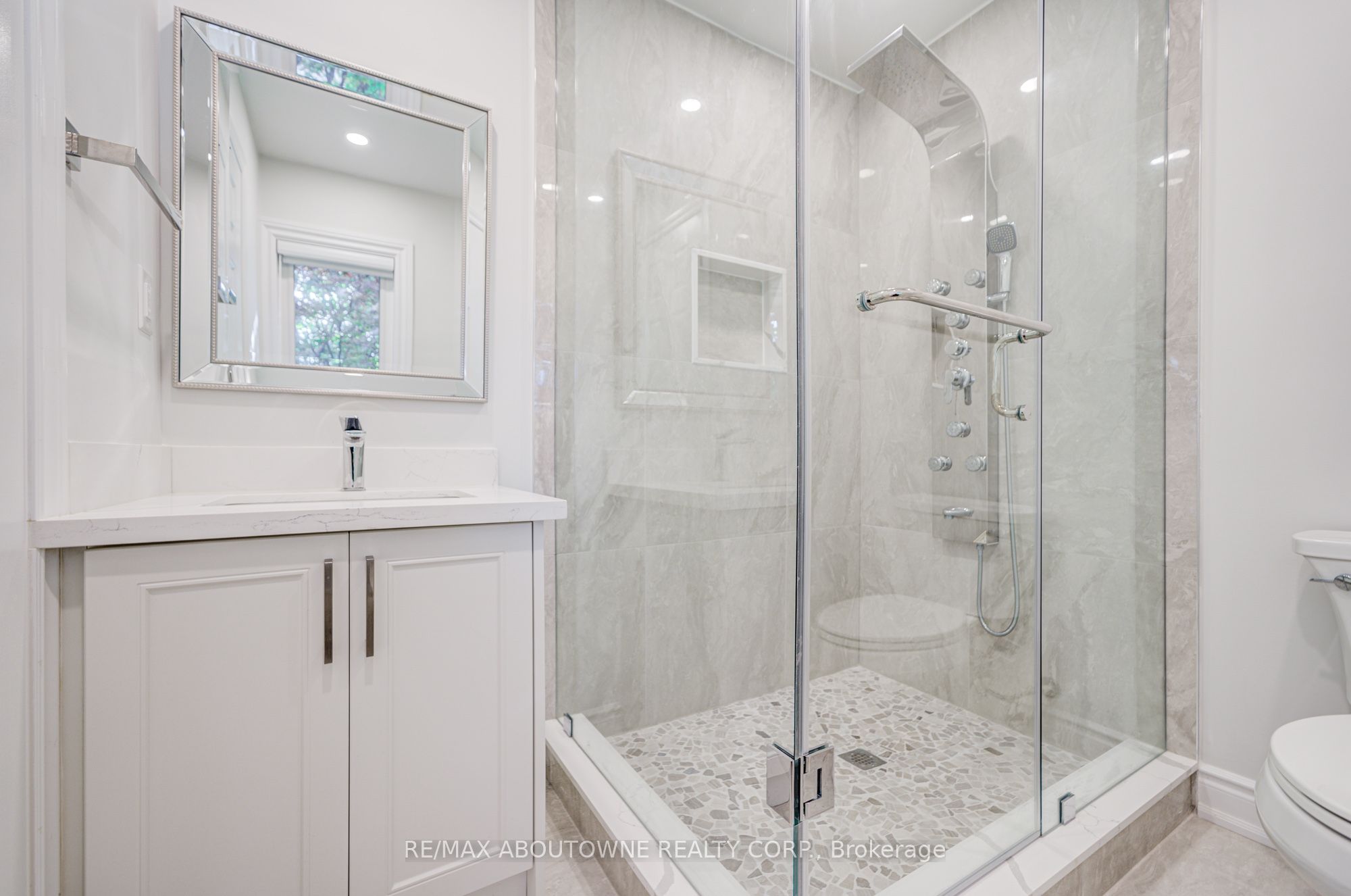 1248 Old Colony Road, Oakville ‣ W12485195 1248 Old Colony Road, Oakville ‣ W12485195