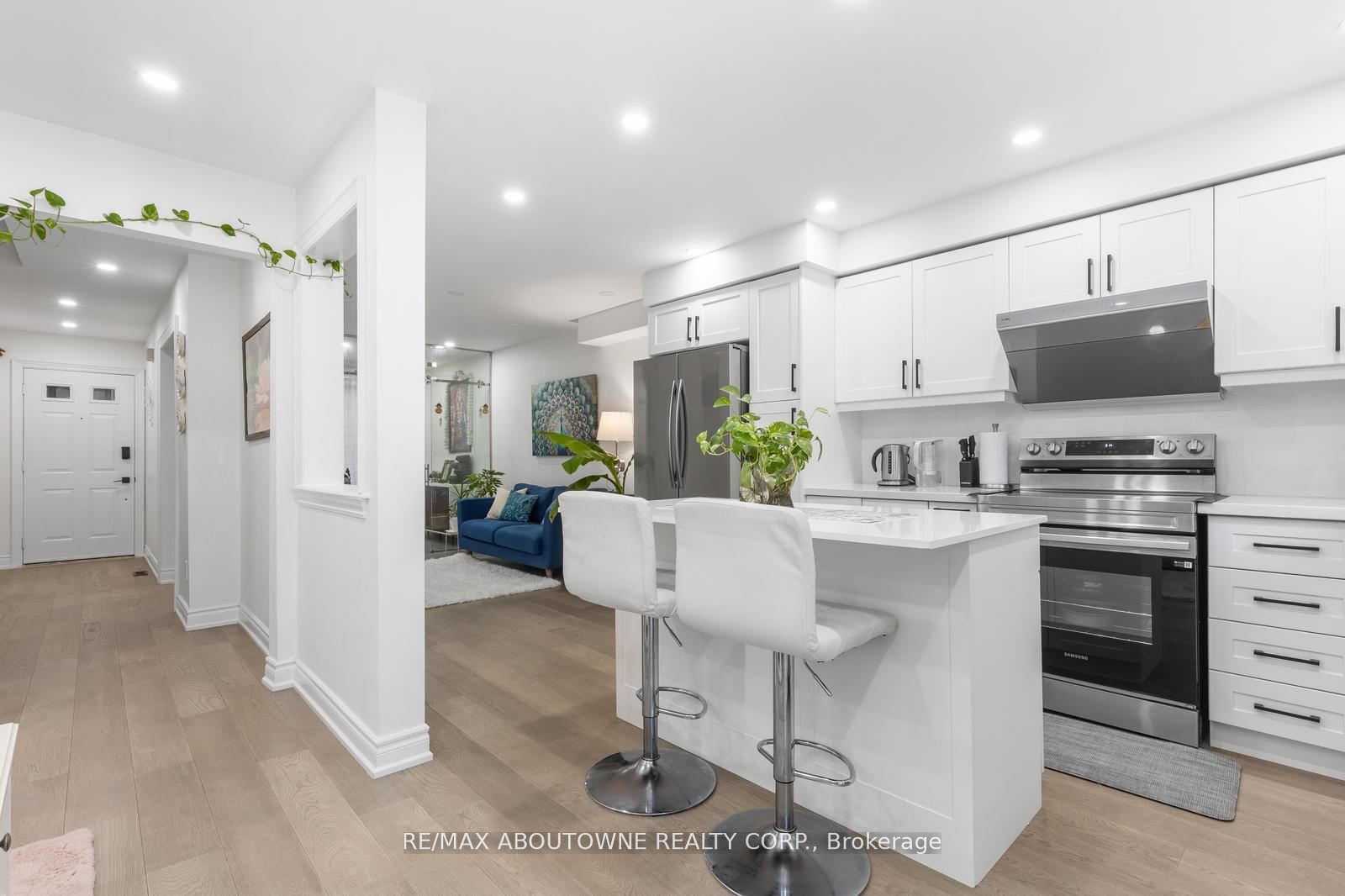 1118 Avondale Drive, Oakville ‣ W12485320 1118 Avondale Drive, Oakville ‣ W12485320