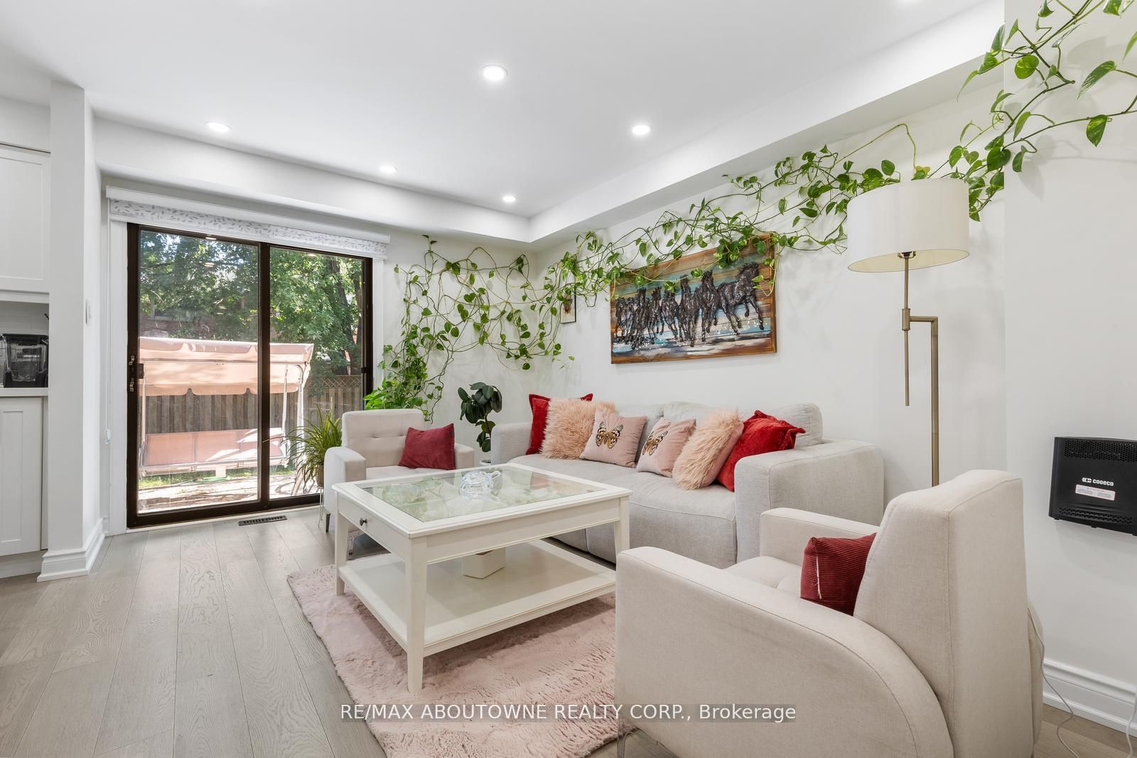 1118 Avondale Drive, Oakville ‣ W12485320 1118 Avondale Drive, Oakville ‣ W12485320