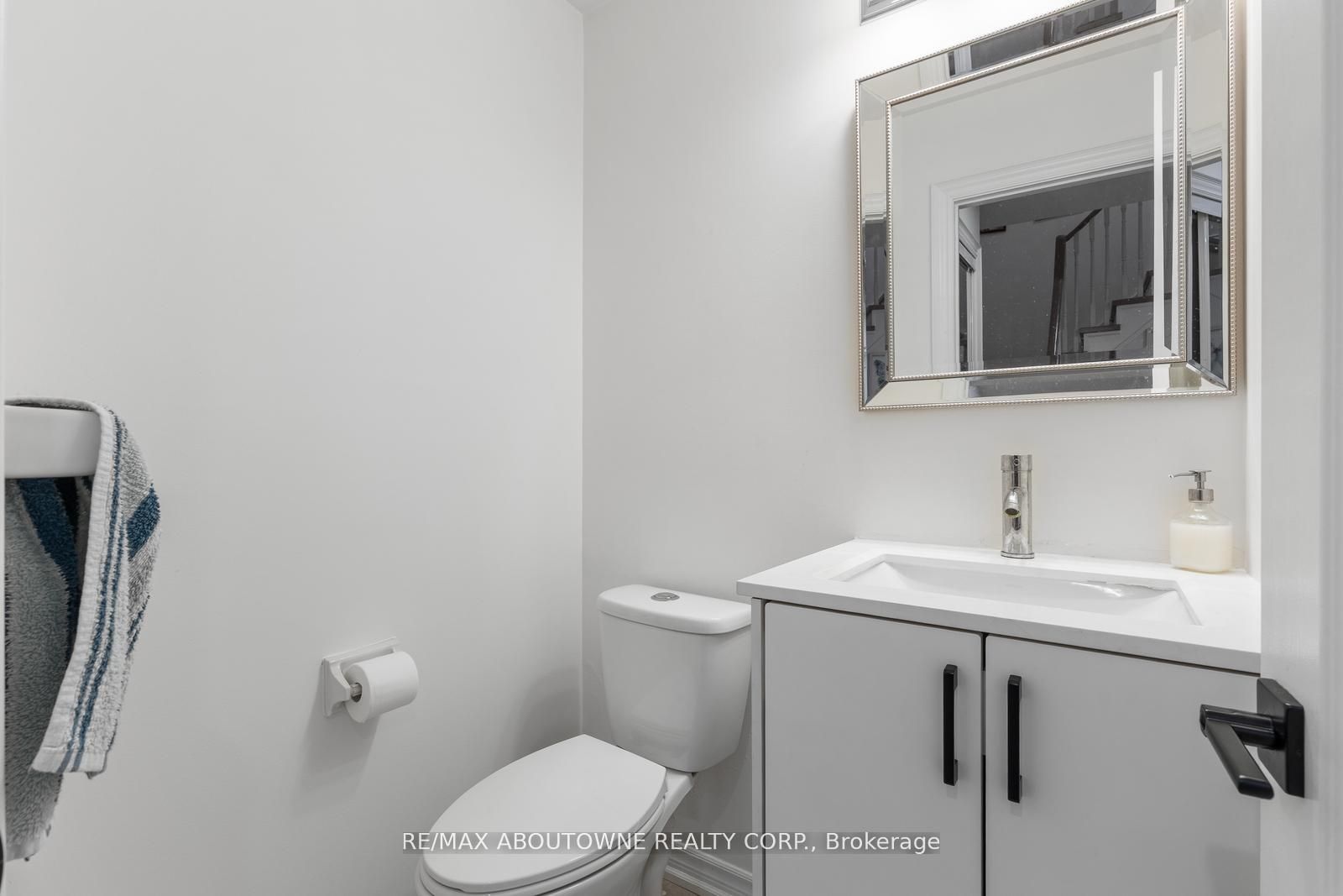 1118 Avondale Drive, Oakville ‣ W12485320 1118 Avondale Drive, Oakville ‣ W12485320