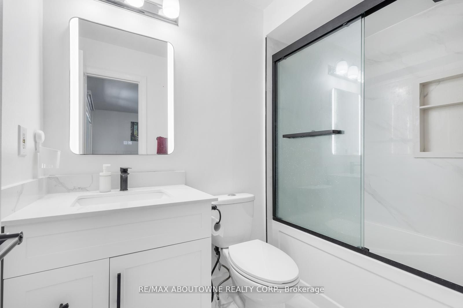 1118 Avondale Drive, Oakville ‣ W12485320 1118 Avondale Drive, Oakville ‣ W12485320