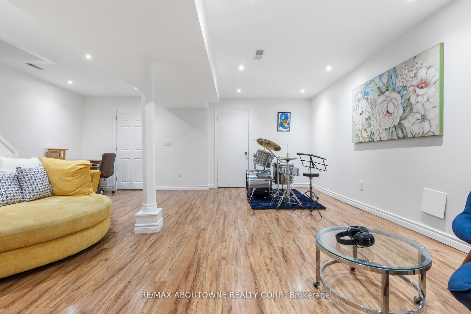 1118 Avondale Drive, Oakville ‣ W12485320 1118 Avondale Drive, Oakville ‣ W12485320