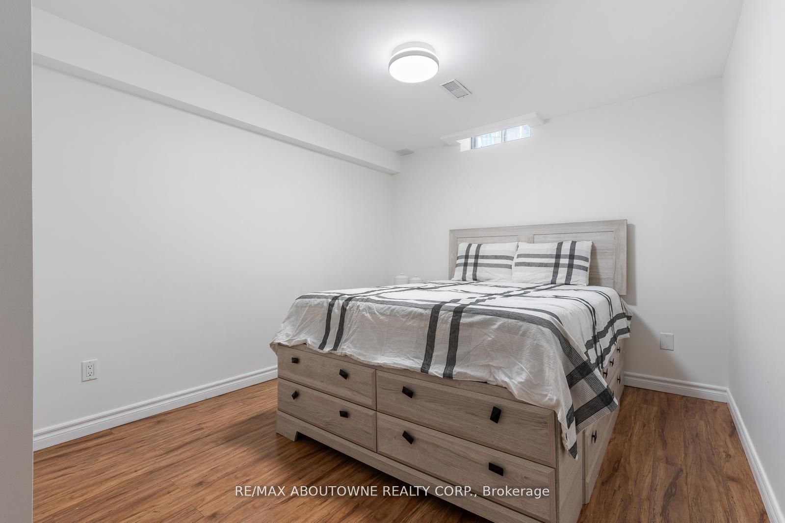 1118 Avondale Drive, Oakville ‣ W12485320 1118 Avondale Drive, Oakville ‣ W12485320