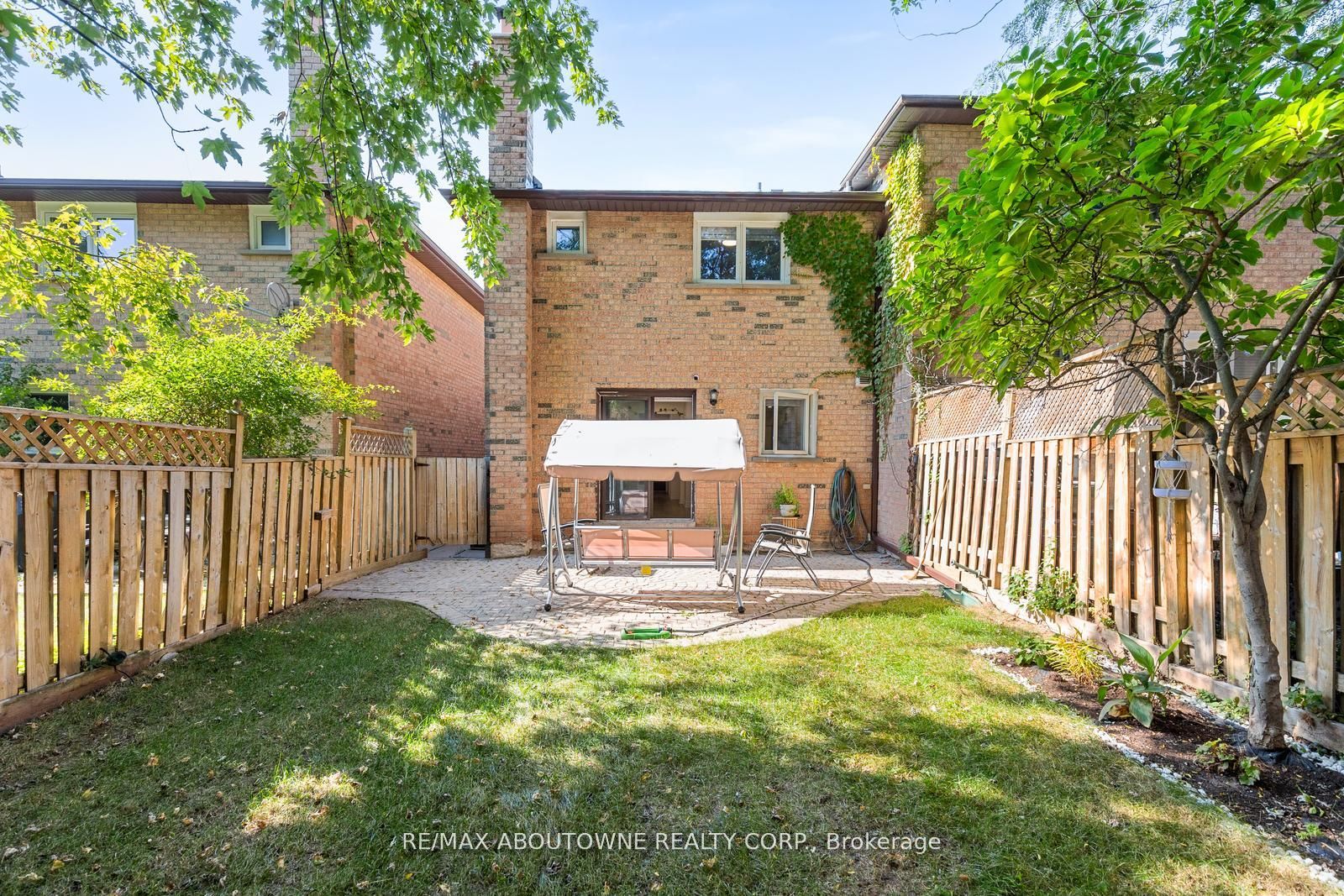 1118 Avondale Drive, Oakville ‣ W12485320 1118 Avondale Drive, Oakville ‣ W12485320