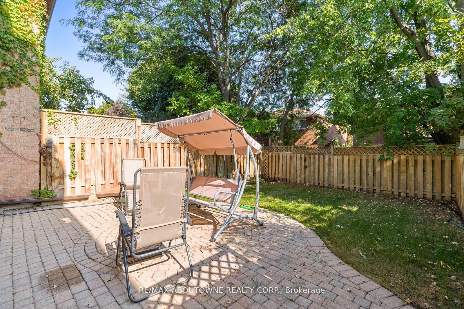 1118 Avondale Drive, Oakville ‣ W12485320 1118 Avondale Drive, Oakville ‣ W12485320