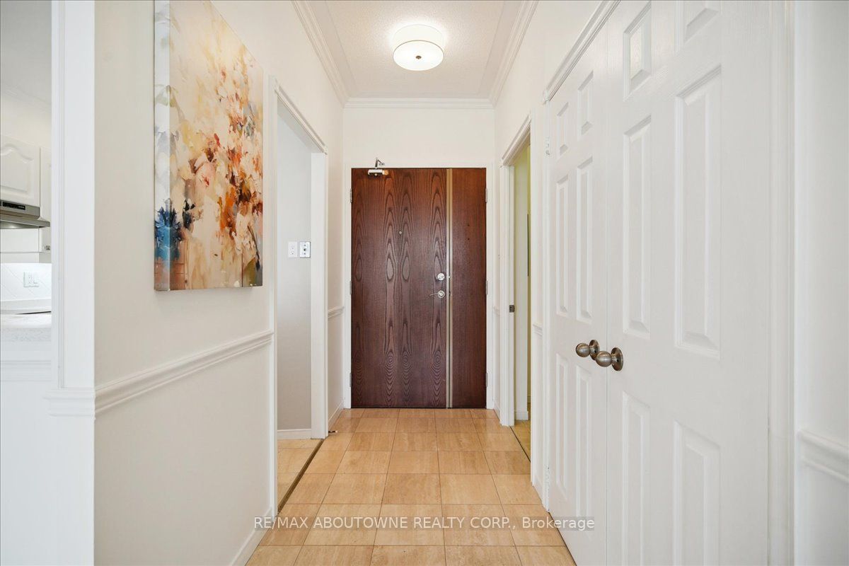 14 – 2511 Lakeshore Road, Oakville ‣ W12485643 14 – 2511 Lakeshore Road, Oakville ‣ W12485643