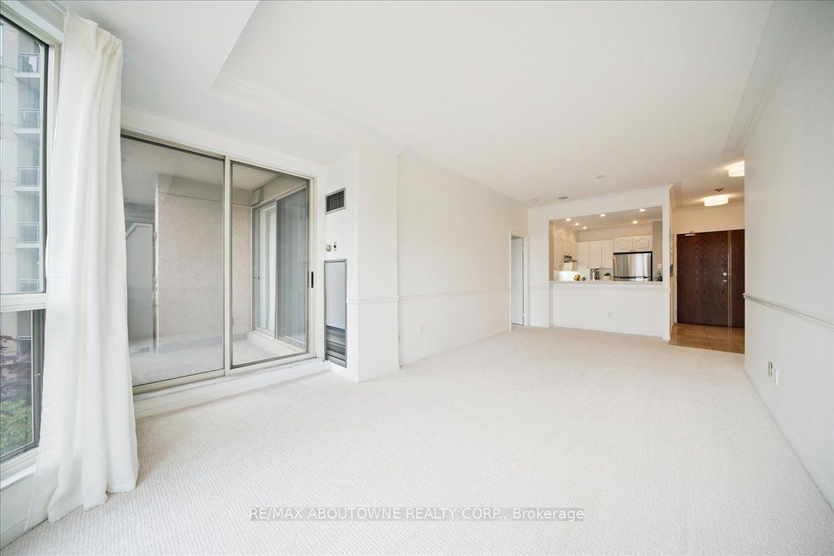 14 – 2511 Lakeshore Road, Oakville ‣ W12485643 14 – 2511 Lakeshore Road, Oakville ‣ W12485643