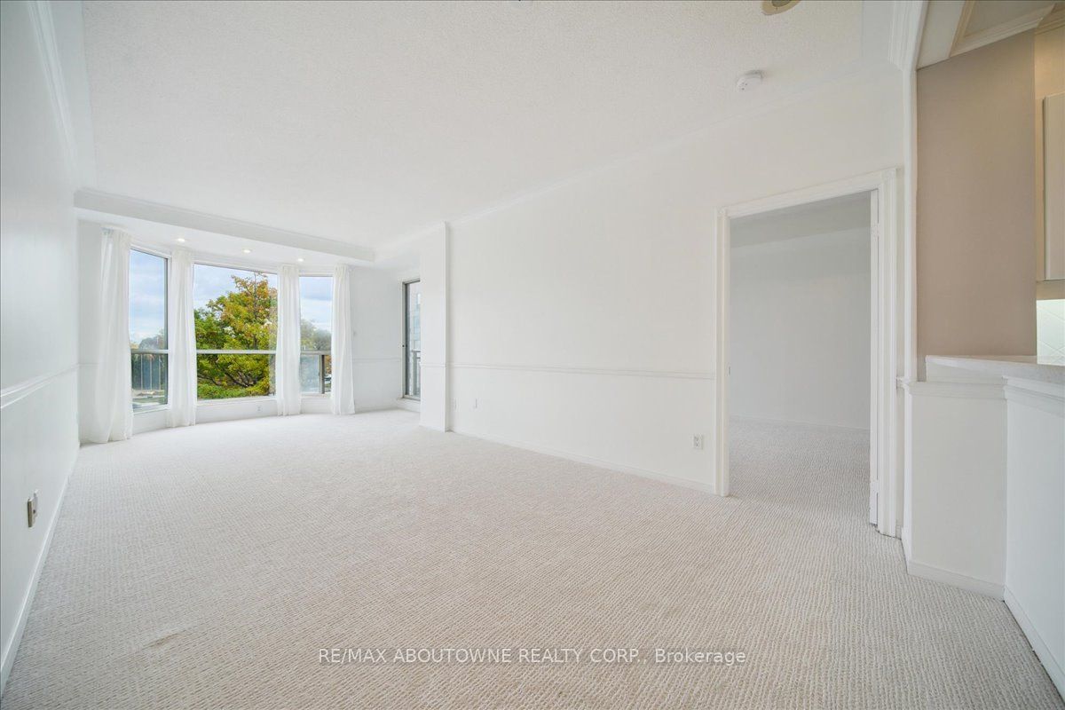 14 – 2511 Lakeshore Road, Oakville ‣ W12485643 14 – 2511 Lakeshore Road, Oakville ‣ W12485643