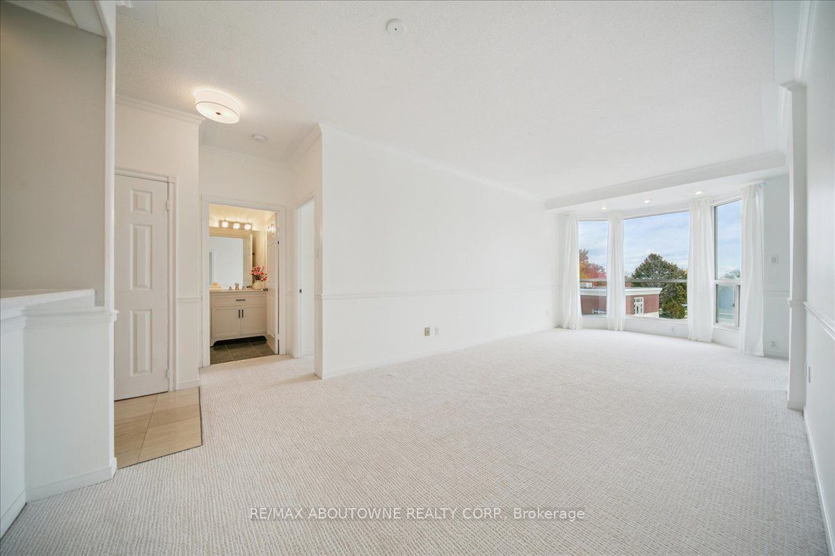 14 – 2511 Lakeshore Road, Oakville ‣ W12485643 14 – 2511 Lakeshore Road, Oakville ‣ W12485643