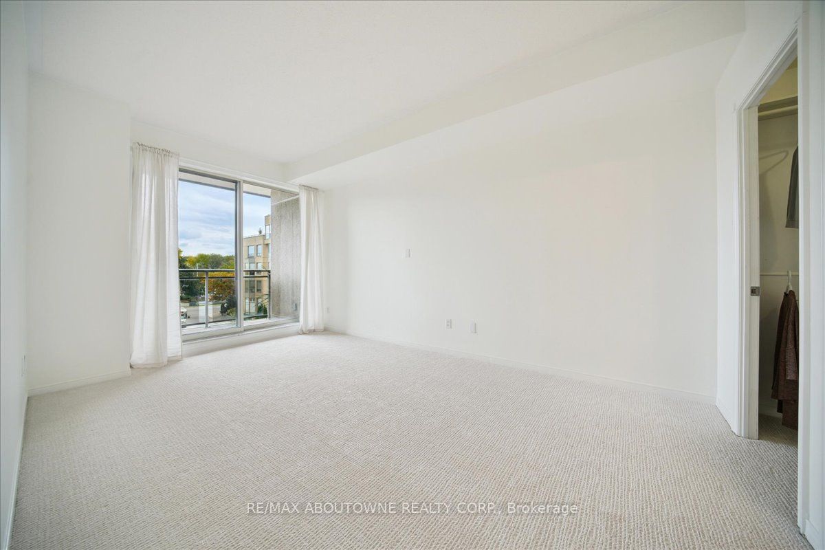 14 – 2511 Lakeshore Road, Oakville ‣ W12485643 14 – 2511 Lakeshore Road, Oakville ‣ W12485643