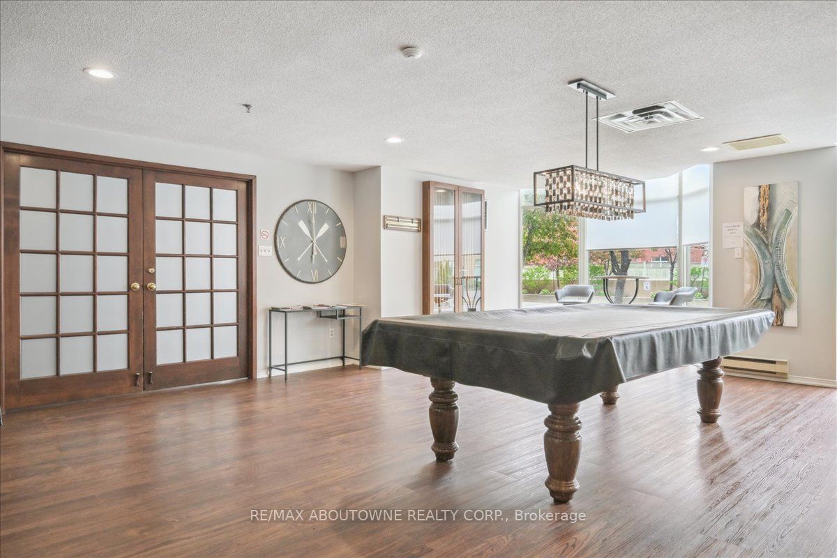 14 – 2511 Lakeshore Road, Oakville ‣ W12485643 14 – 2511 Lakeshore Road, Oakville ‣ W12485643