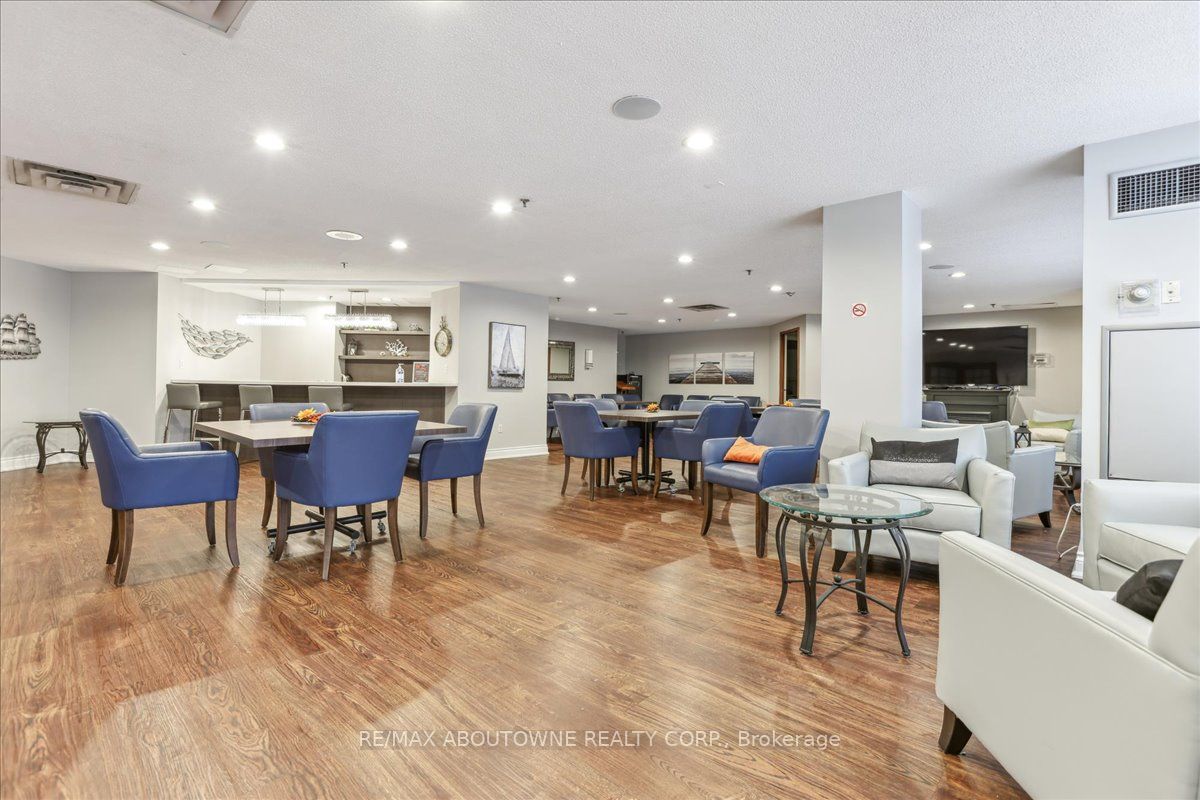 14 – 2511 Lakeshore Road, Oakville ‣ W12485643 14 – 2511 Lakeshore Road, Oakville ‣ W12485643