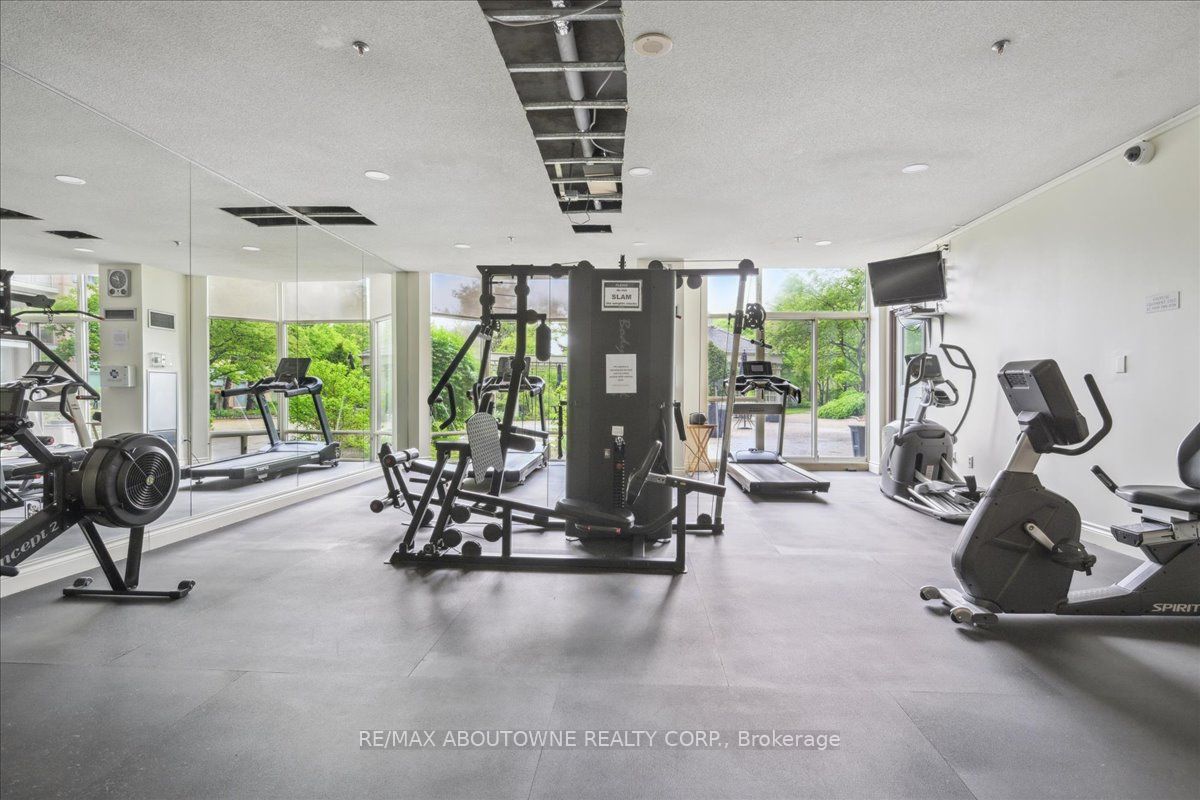 14 – 2511 Lakeshore Road, Oakville ‣ W12485643 14 – 2511 Lakeshore Road, Oakville ‣ W12485643