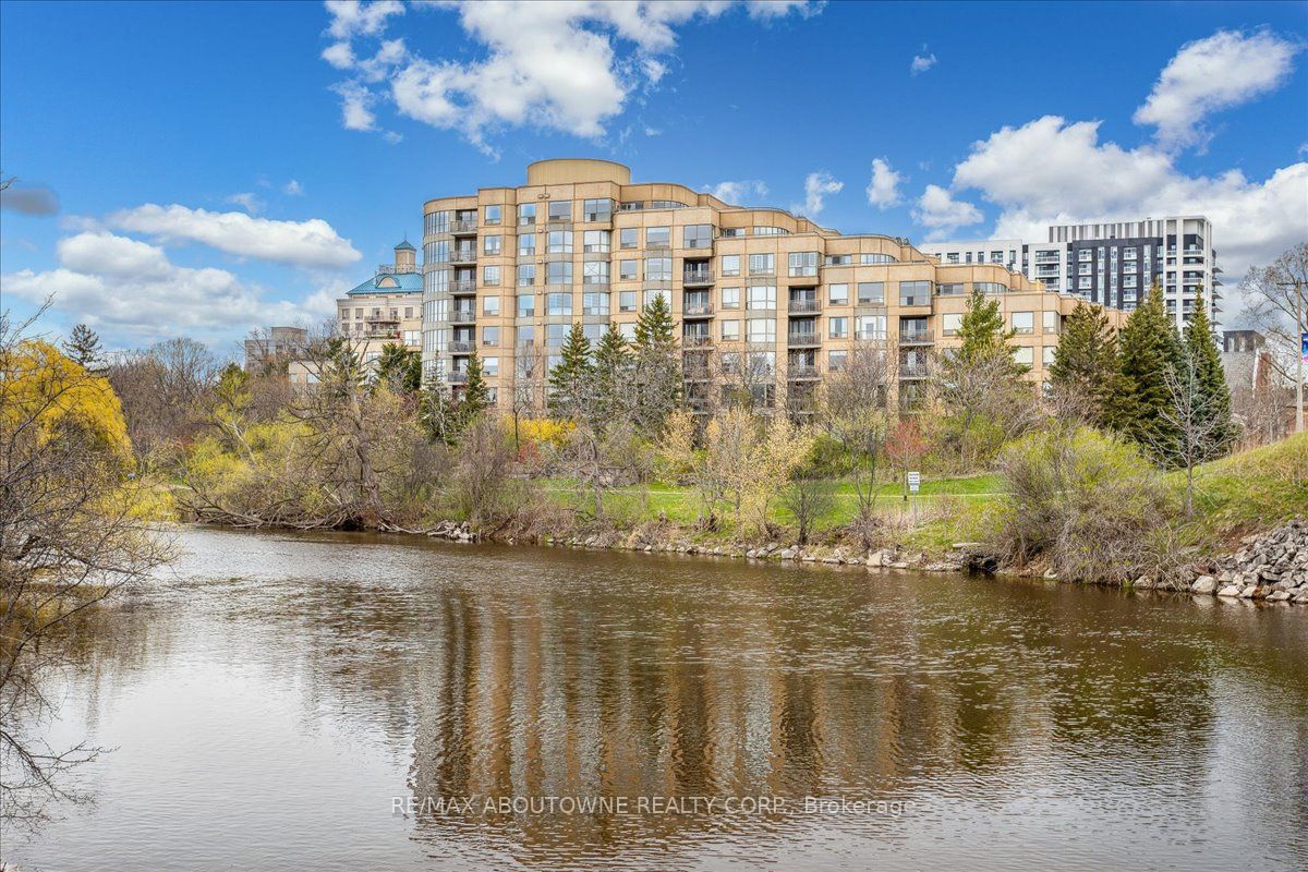 14 – 2511 Lakeshore Road, Oakville ‣ W12485643 14 – 2511 Lakeshore Road, Oakville ‣ W12485643