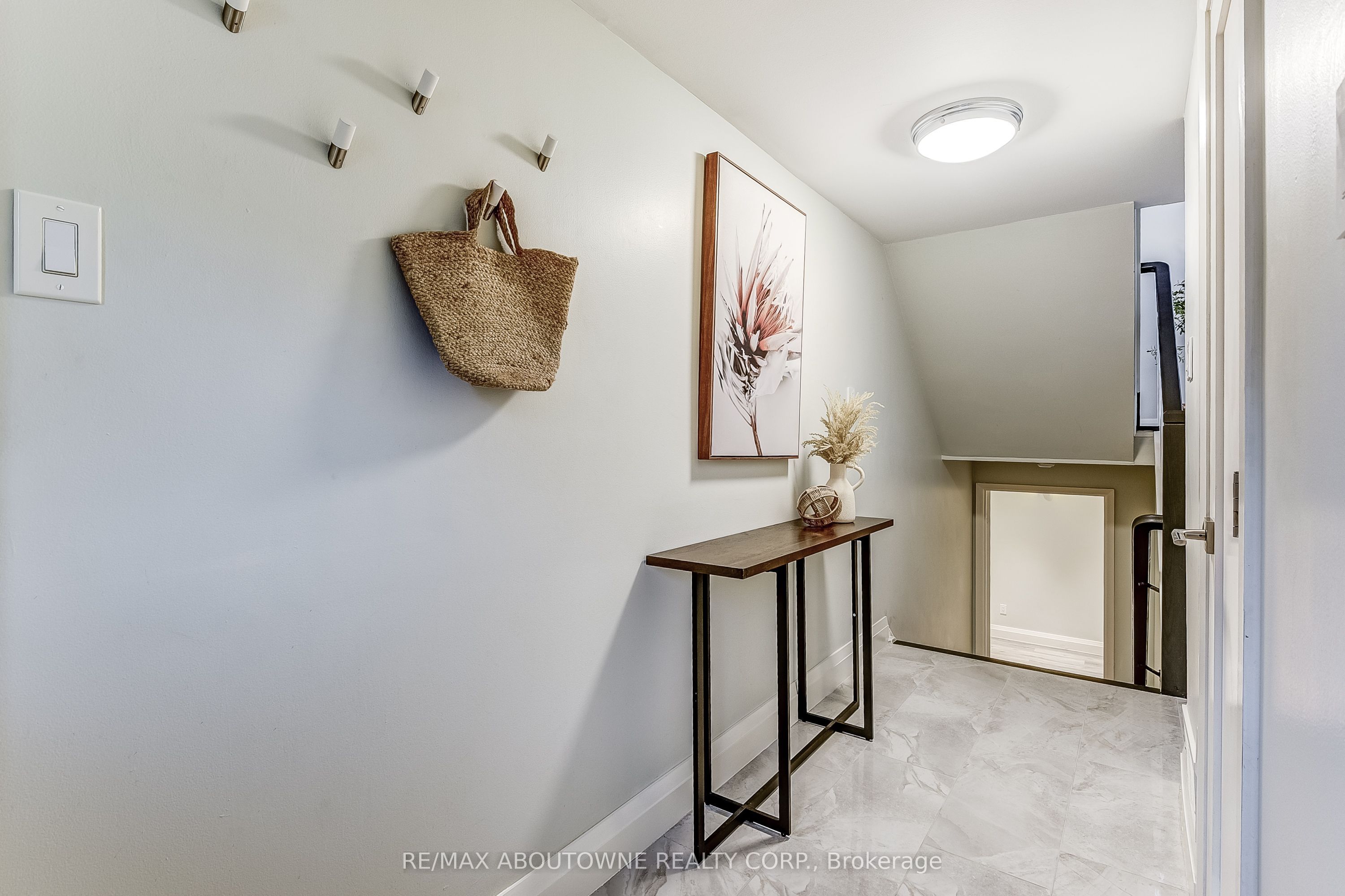 6 – 2 Bradbrook Road, Toronto W08 ‣ W12486261 6 – 2 Bradbrook Road, Toronto W08 ‣ W12486261