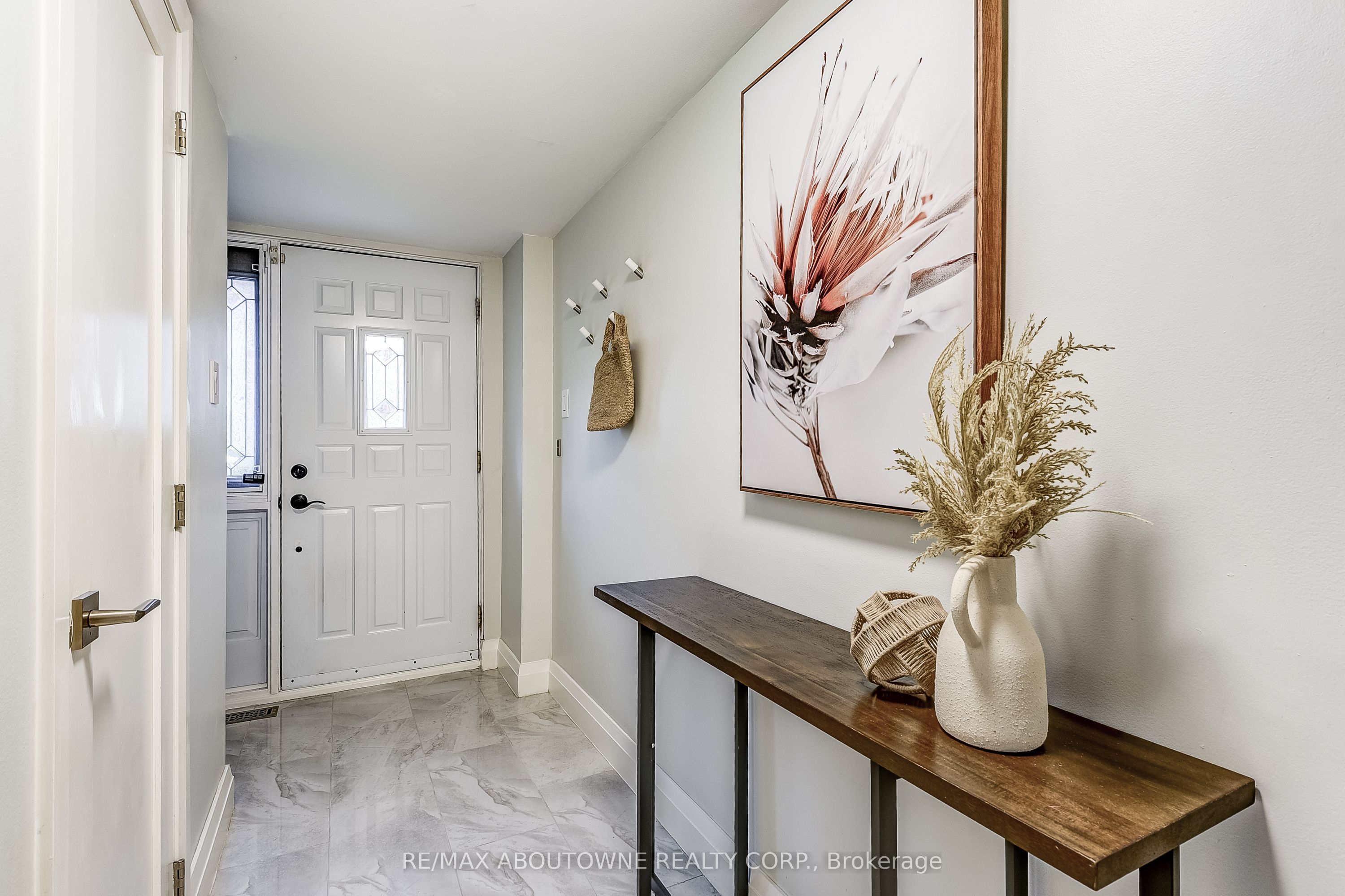 6 – 2 Bradbrook Road, Toronto W08 ‣ W12486261 6 – 2 Bradbrook Road, Toronto W08 ‣ W12486261