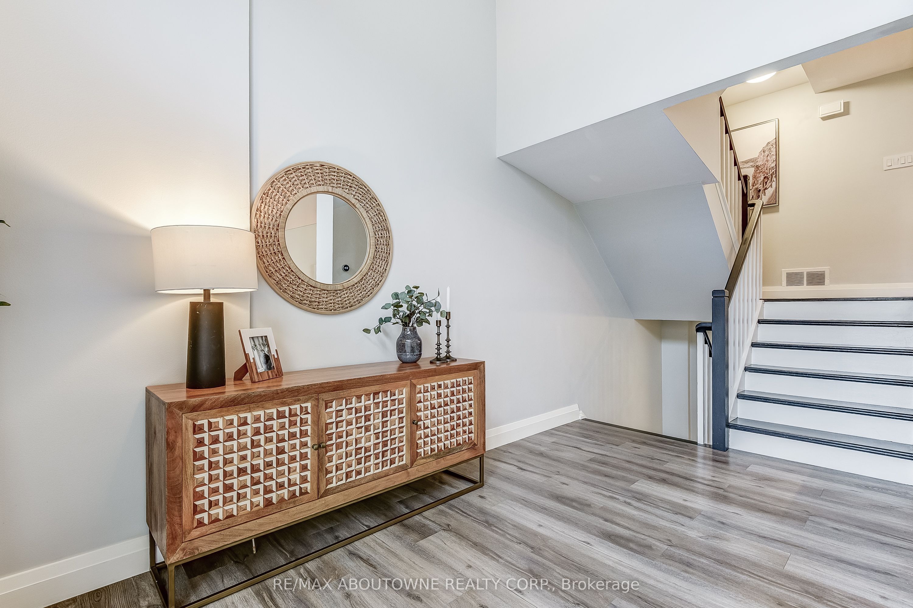 6 – 2 Bradbrook Road, Toronto W08 ‣ W12486261 6 – 2 Bradbrook Road, Toronto W08 ‣ W12486261