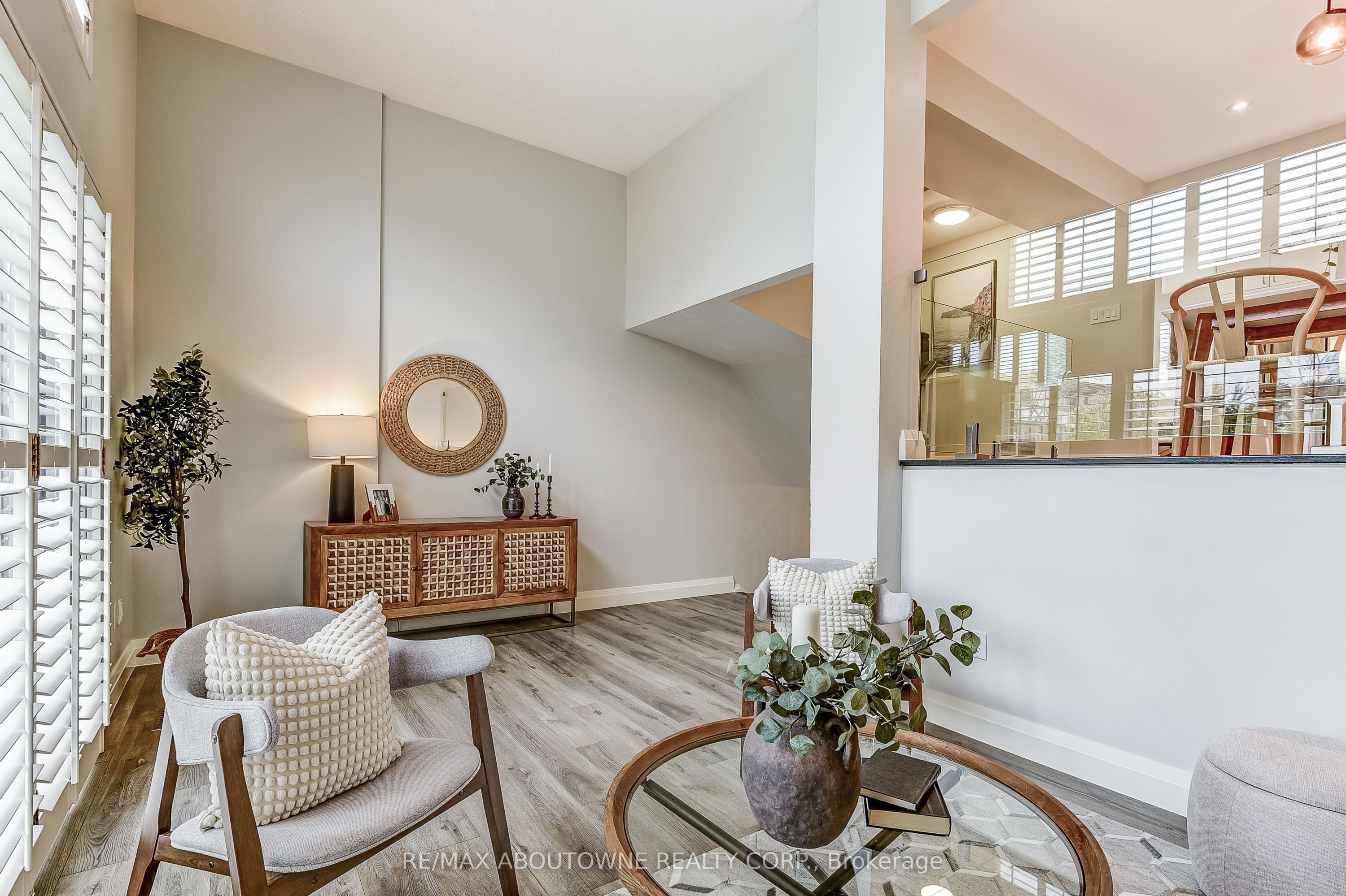 6 – 2 Bradbrook Road, Toronto W08 ‣ W12486261 6 – 2 Bradbrook Road, Toronto W08 ‣ W12486261