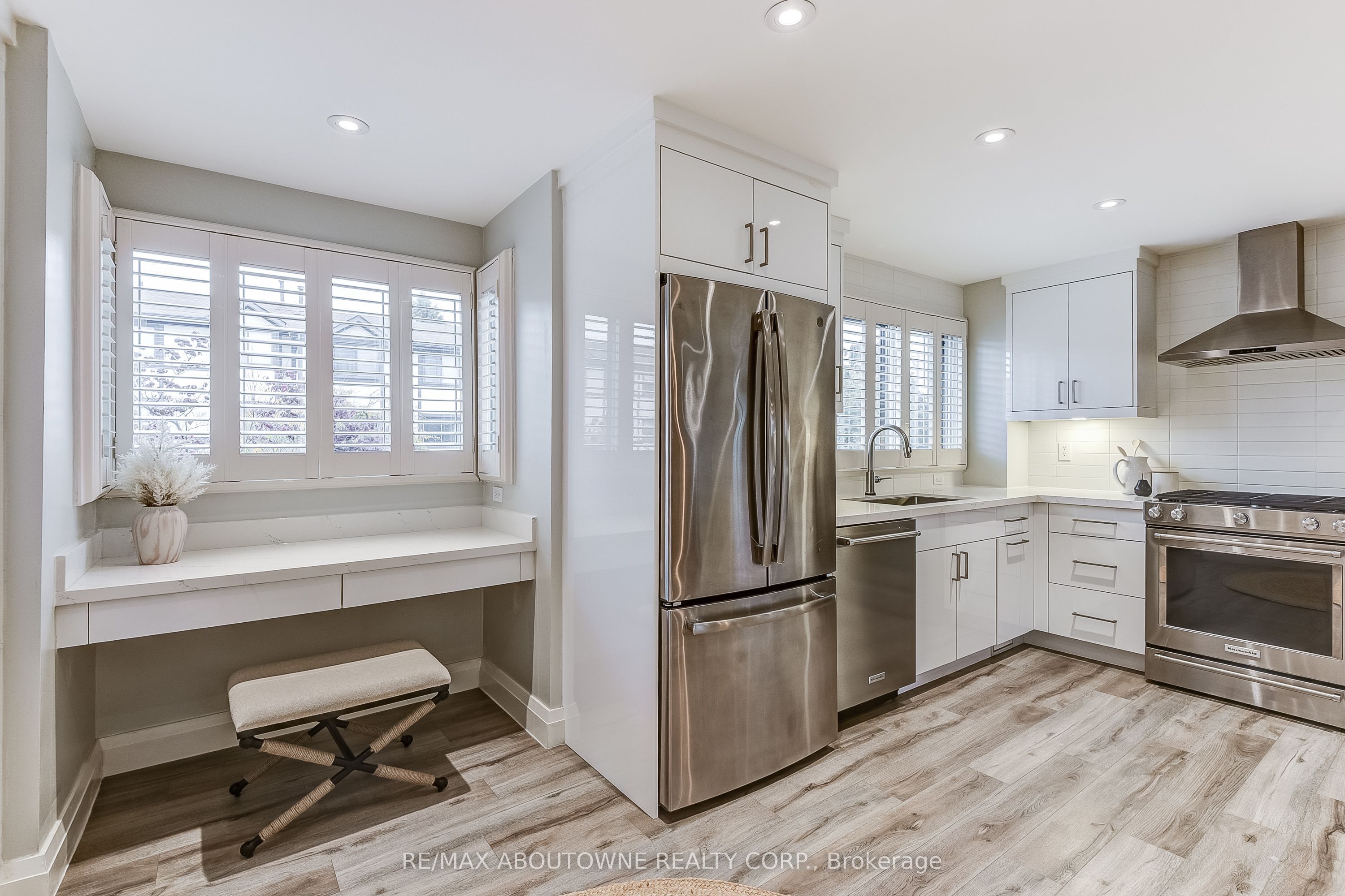 6 – 2 Bradbrook Road, Toronto W08 ‣ W12486261 6 – 2 Bradbrook Road, Toronto W08 ‣ W12486261