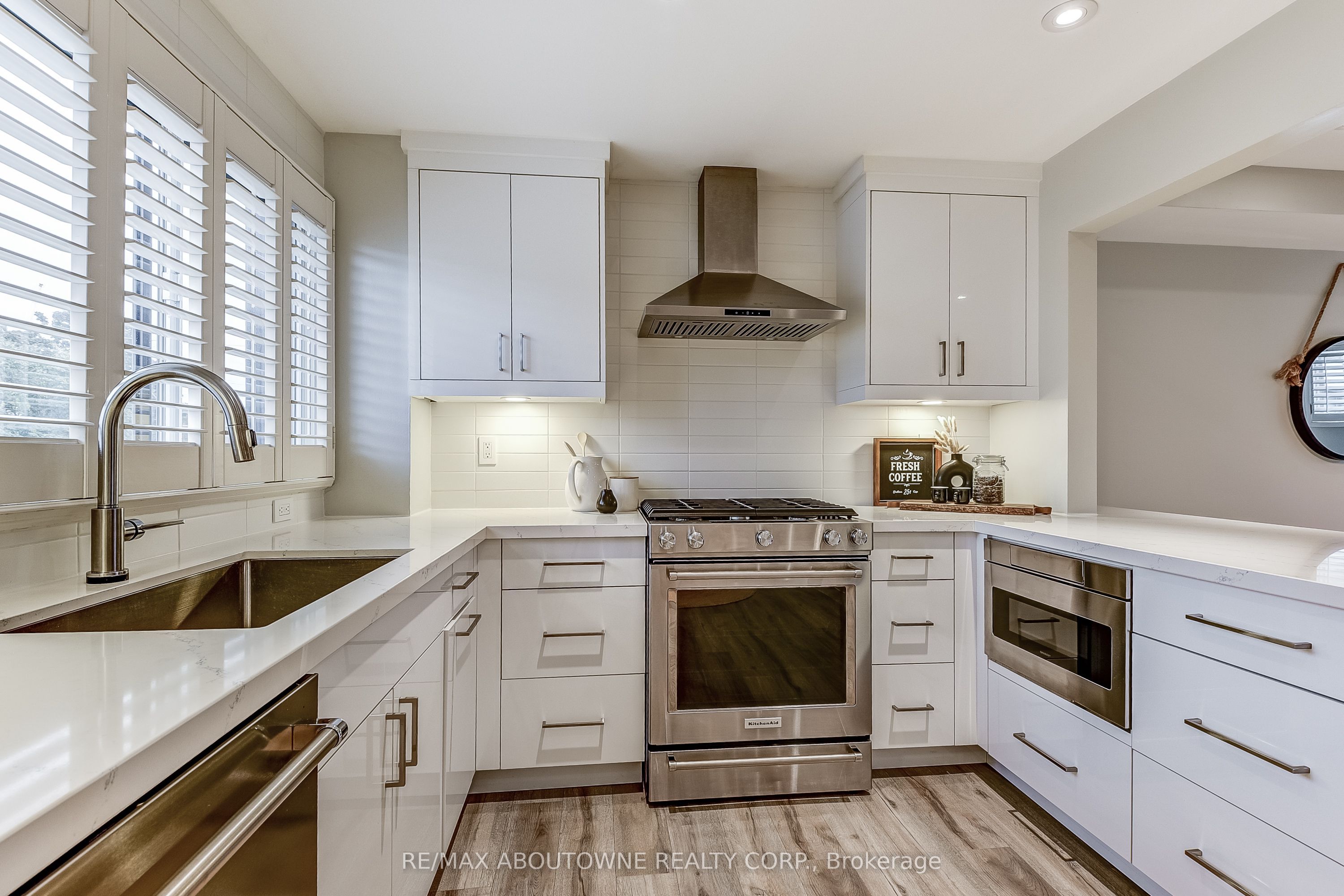 6 – 2 Bradbrook Road, Toronto W08 ‣ W12486261 6 – 2 Bradbrook Road, Toronto W08 ‣ W12486261