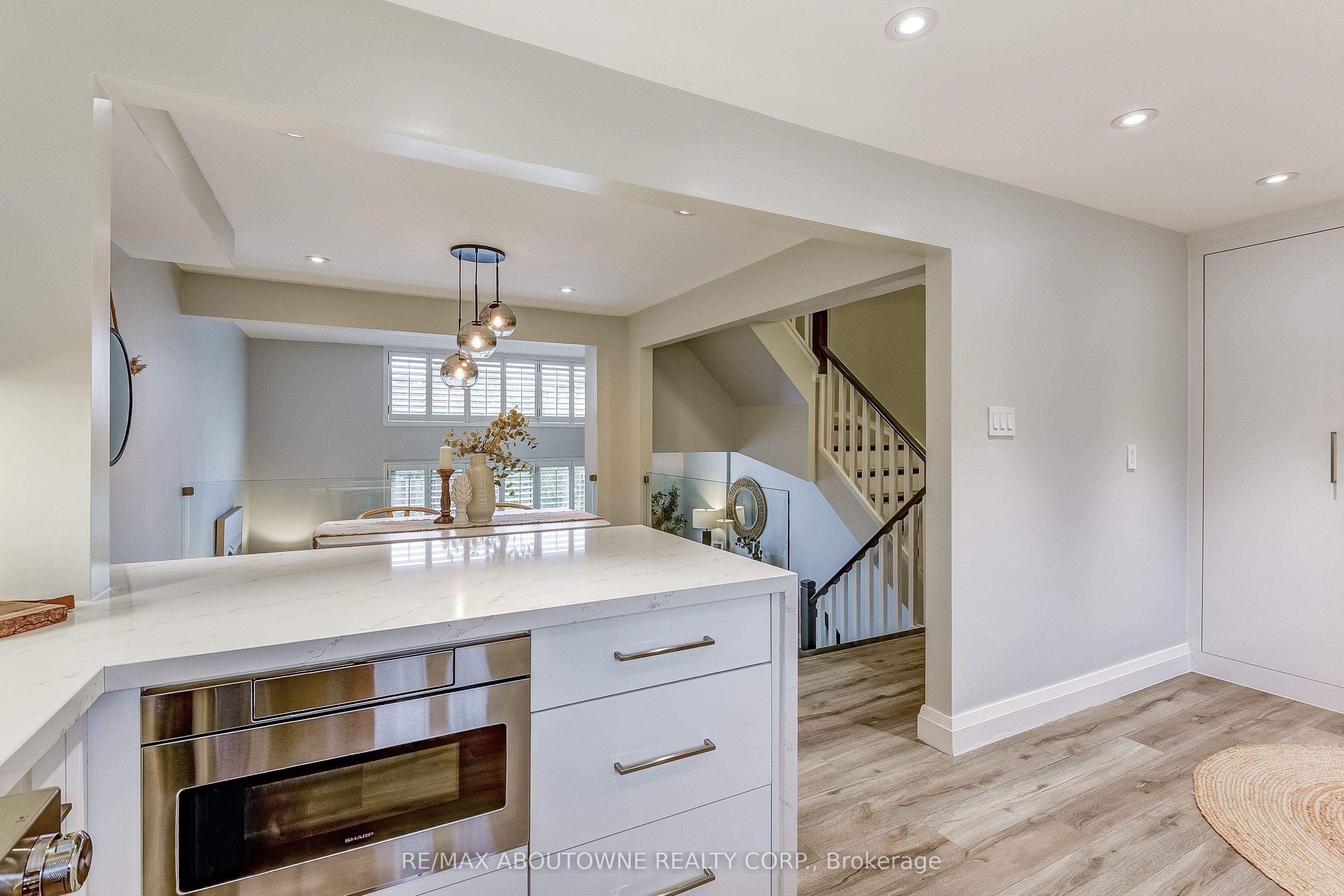 6 – 2 Bradbrook Road, Toronto W08 ‣ W12486261 6 – 2 Bradbrook Road, Toronto W08 ‣ W12486261