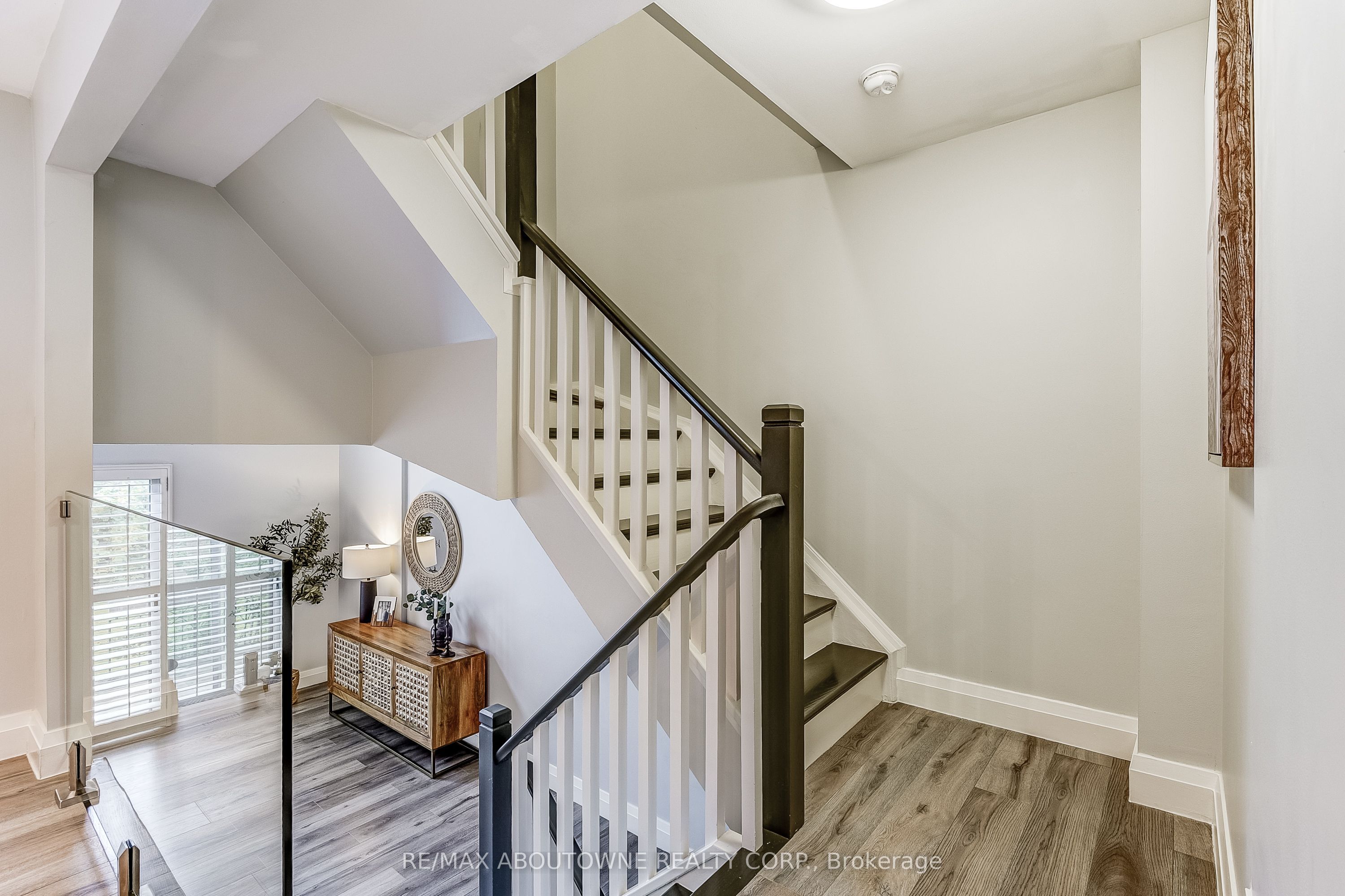 6 – 2 Bradbrook Road, Toronto W08 ‣ W12486261 6 – 2 Bradbrook Road, Toronto W08 ‣ W12486261