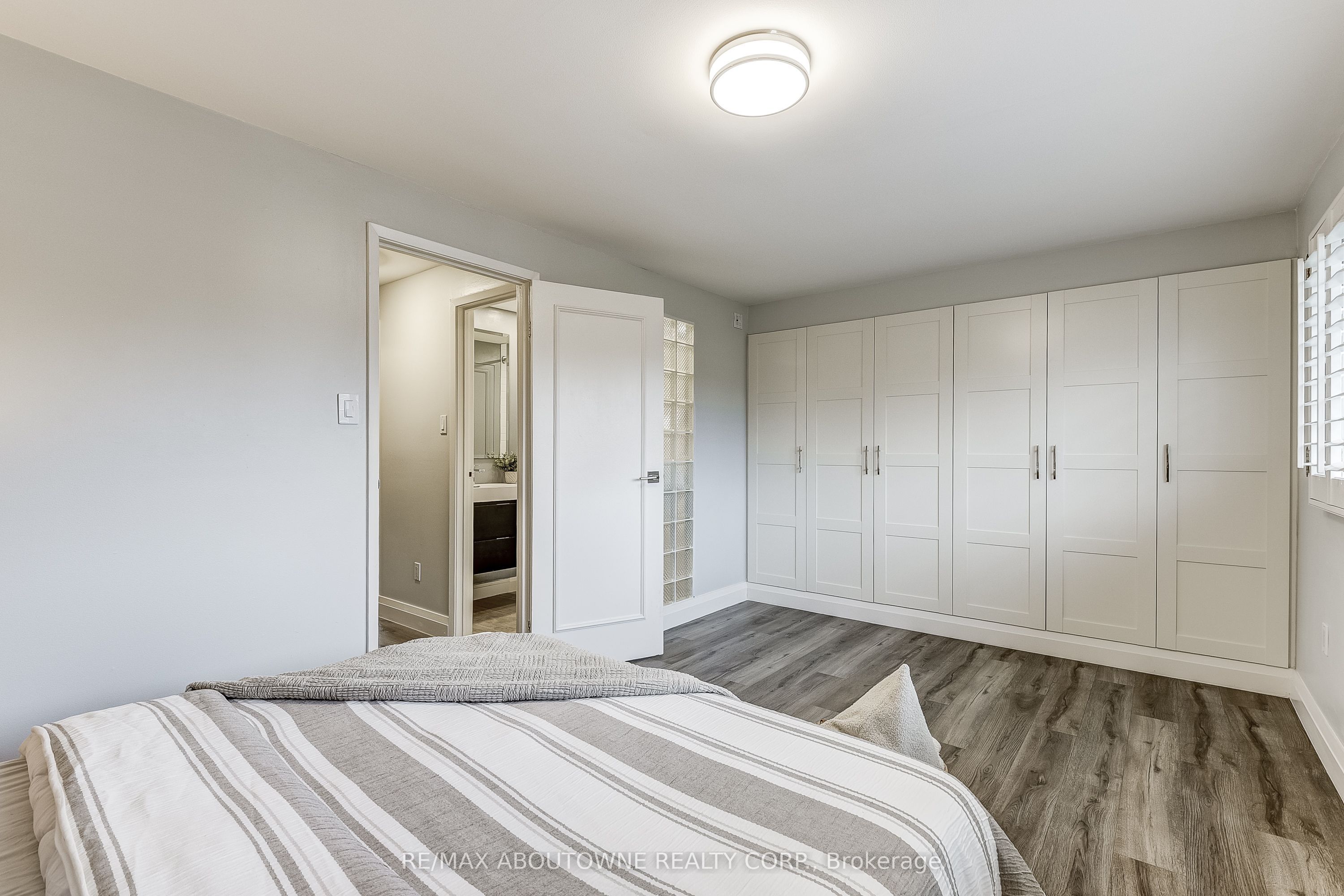 6 – 2 Bradbrook Road, Toronto W08 ‣ W12486261 6 – 2 Bradbrook Road, Toronto W08 ‣ W12486261