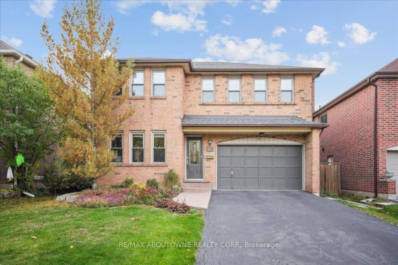 87 River Oaks Boulevard, Oakville