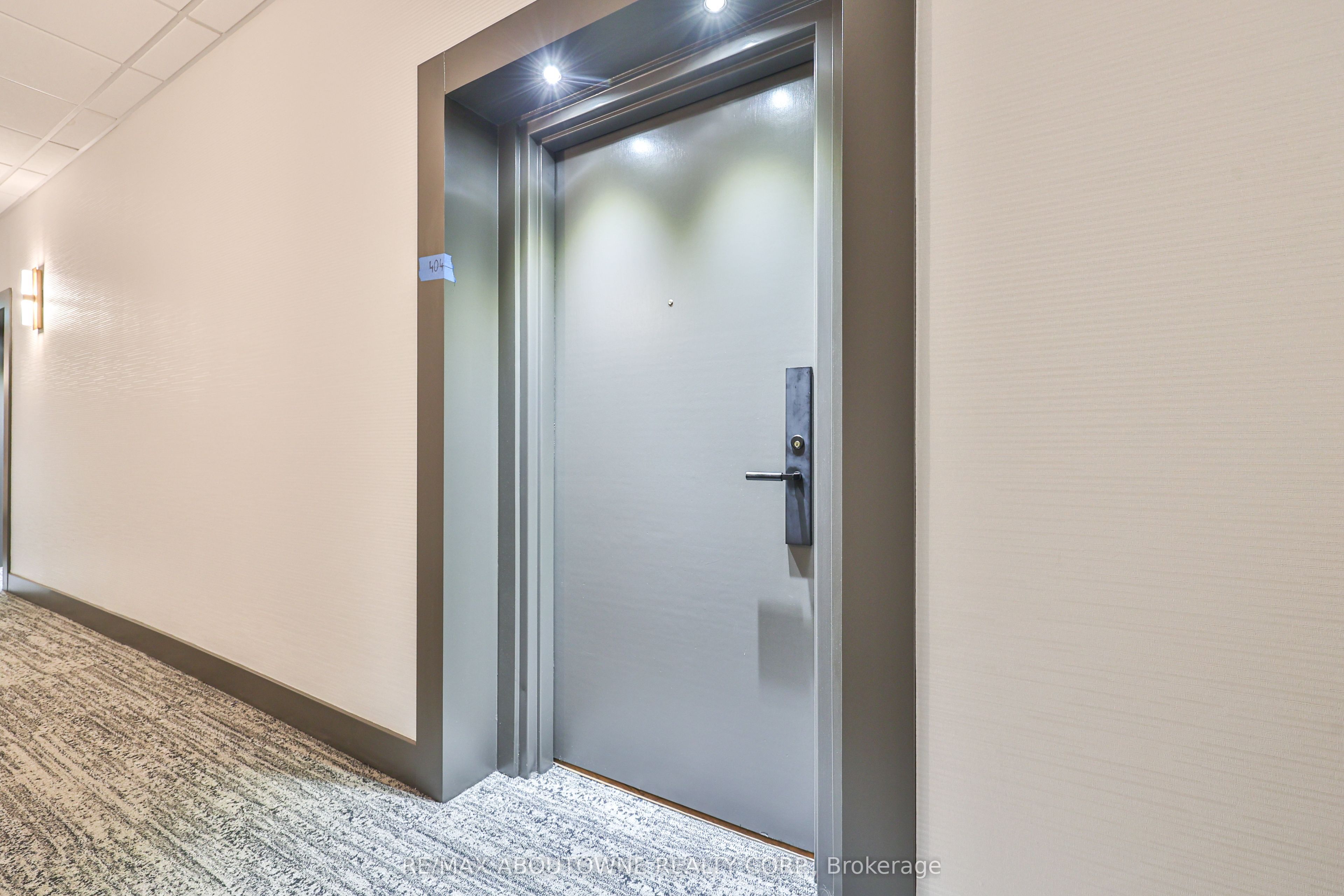 15 – 185 Robinson Street, Oakville ‣ W12502118 15 – 185 Robinson Street, Oakville ‣ W12502118