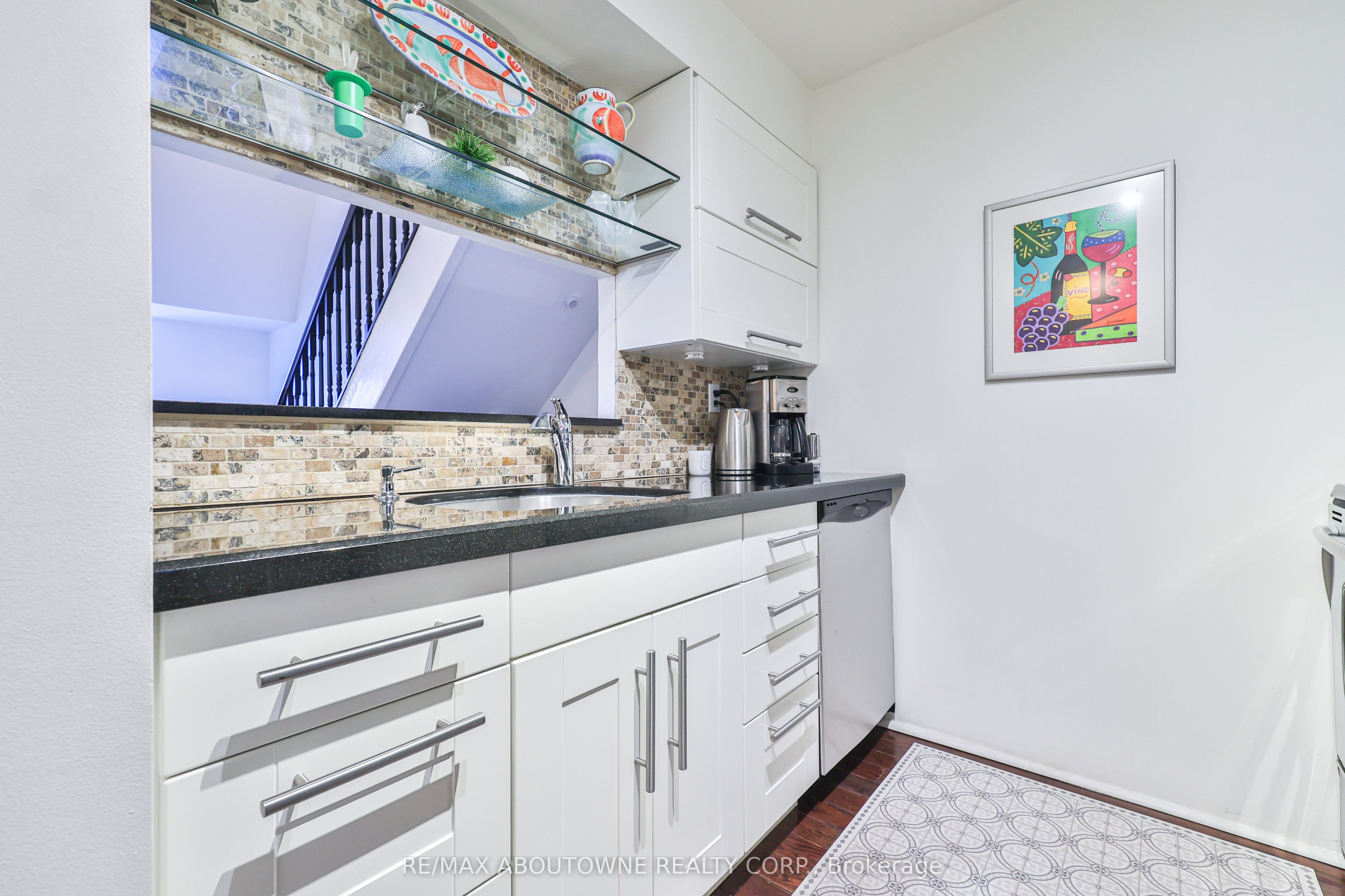 15 – 185 Robinson Street, Oakville ‣ W12502118 15 – 185 Robinson Street, Oakville ‣ W12502118