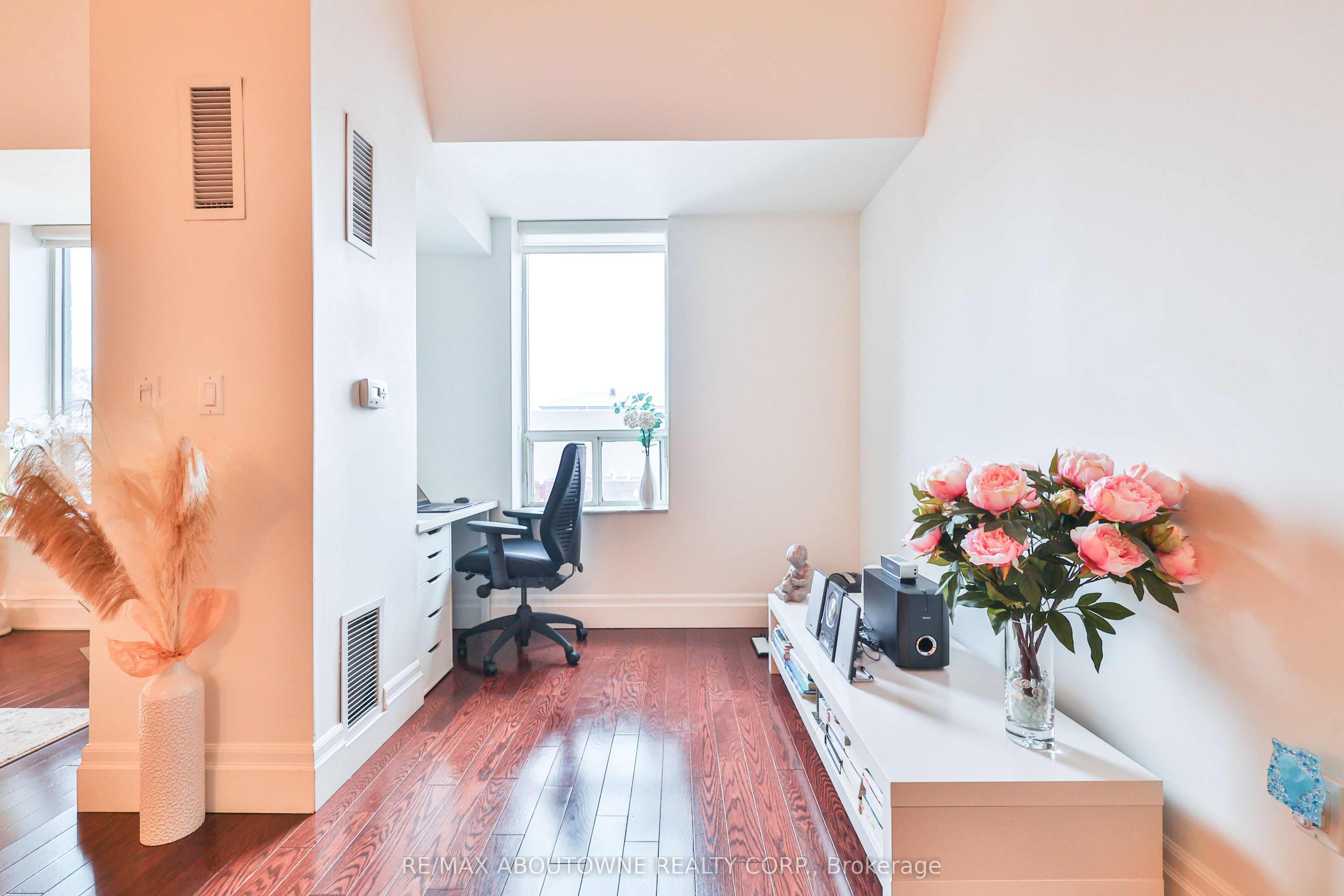 15 – 185 Robinson Street, Oakville ‣ W12502118 15 – 185 Robinson Street, Oakville ‣ W12502118