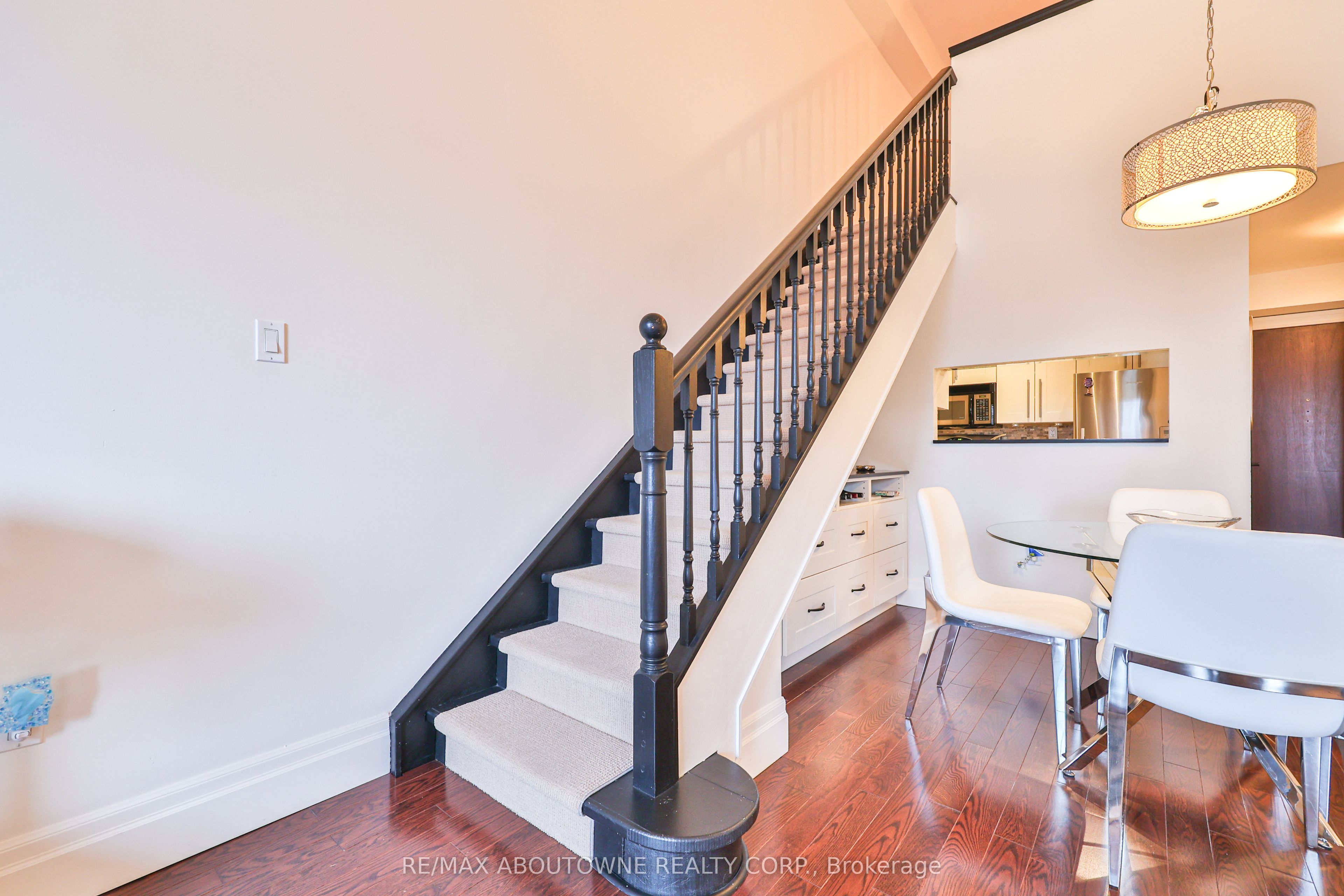 15 – 185 Robinson Street, Oakville ‣ W12502118 15 – 185 Robinson Street, Oakville ‣ W12502118