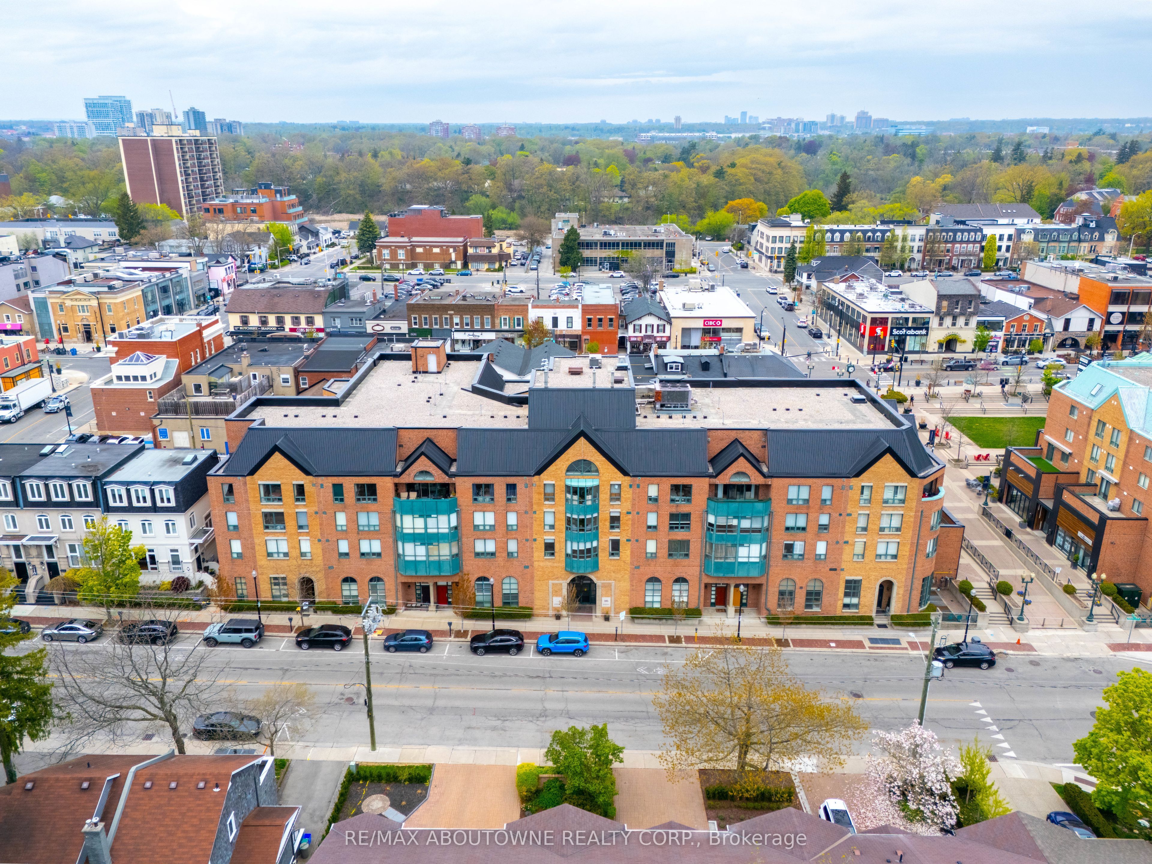 15 – 185 Robinson Street, Oakville ‣ W12502118 15 – 185 Robinson Street, Oakville ‣ W12502118