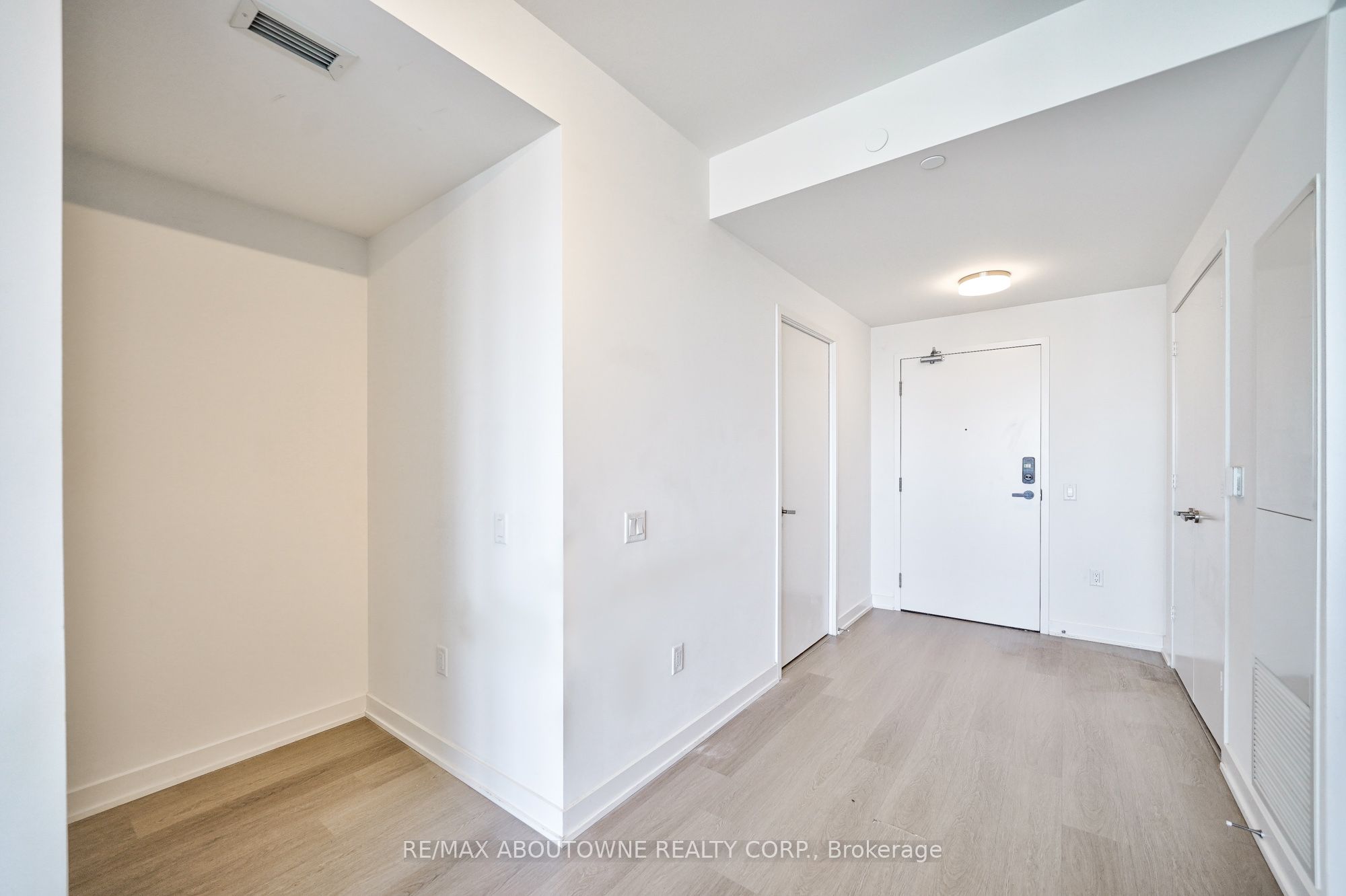 11 – 3883 Quartz Road, Mississauga ‣ W12504406 11 – 3883 Quartz Road, Mississauga ‣ W12504406