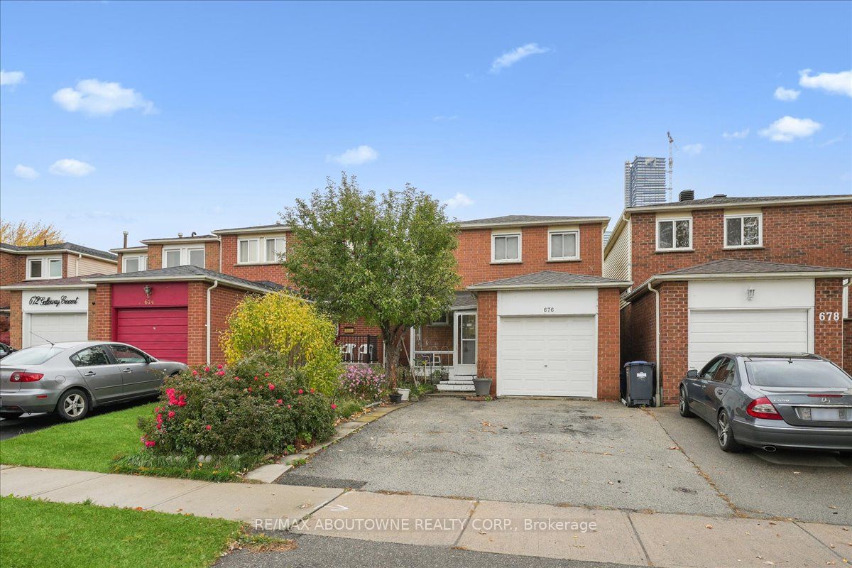 676 Galloway Crescent, Mississauga ‣ W12507450 676 Galloway Crescent, Mississauga ‣ W12507450