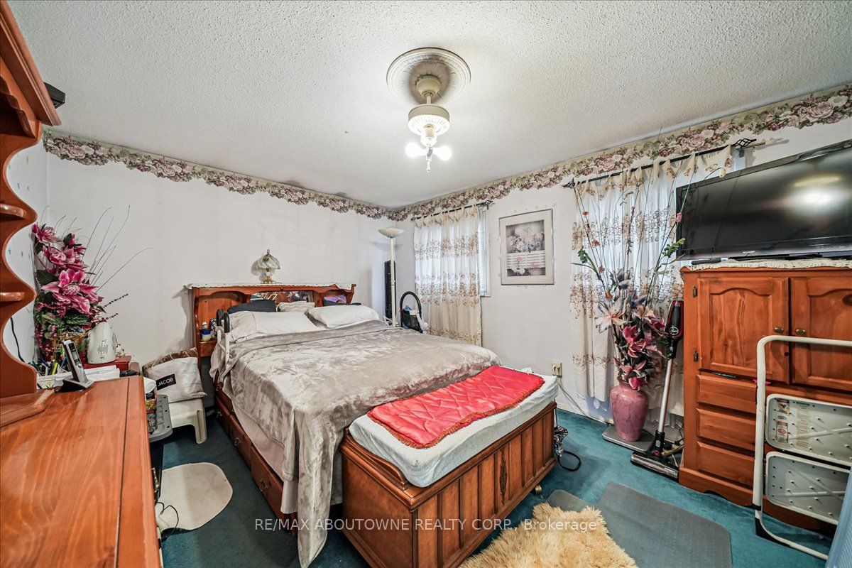 676 Galloway Crescent, Mississauga ‣ W12507450 676 Galloway Crescent, Mississauga ‣ W12507450