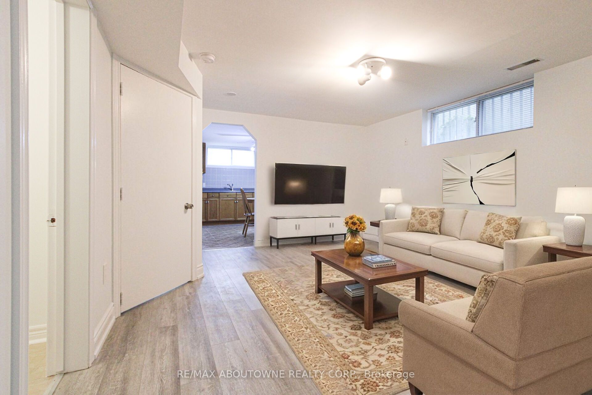 34 Glenmanor Drive, Oakville ‣ W12509616 34 Glenmanor Drive, Oakville ‣ W12509616