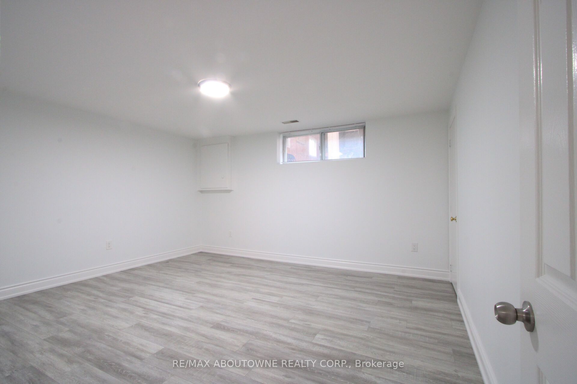 34 Glenmanor Drive, Oakville ‣ W12509616 34 Glenmanor Drive, Oakville ‣ W12509616