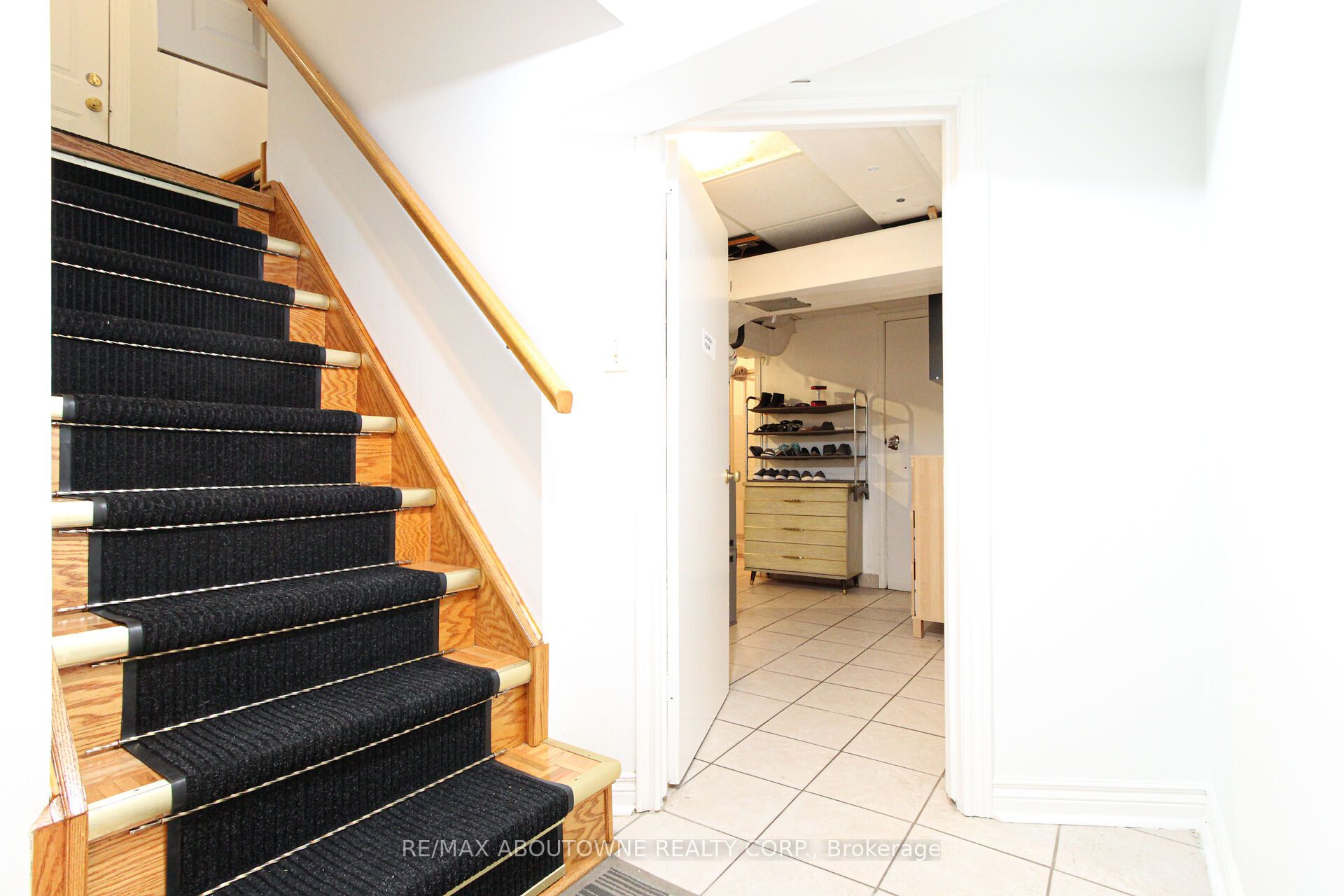 34 Glenmanor Drive, Oakville ‣ W12509616 34 Glenmanor Drive, Oakville ‣ W12509616